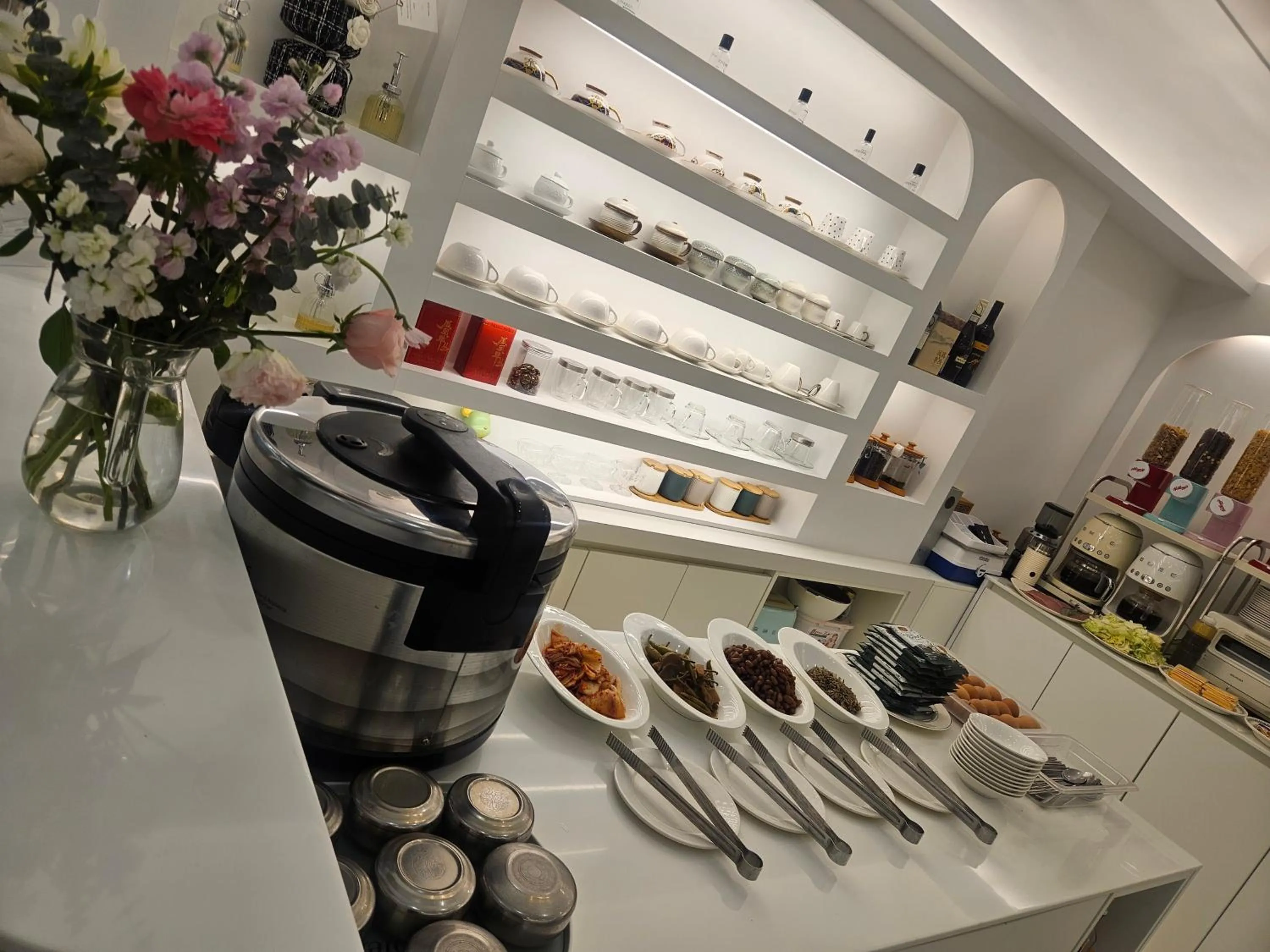Coffee/tea facilities in Daegu Starbnb DSR Residence Hotel lily