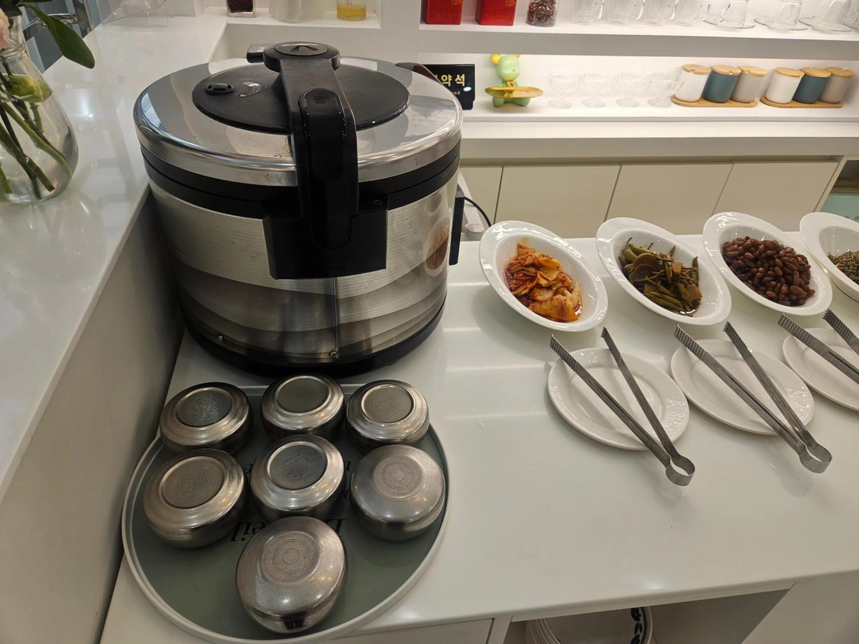 Coffee/tea facilities in Daegu Starbnb DSR Residence Hotel lily