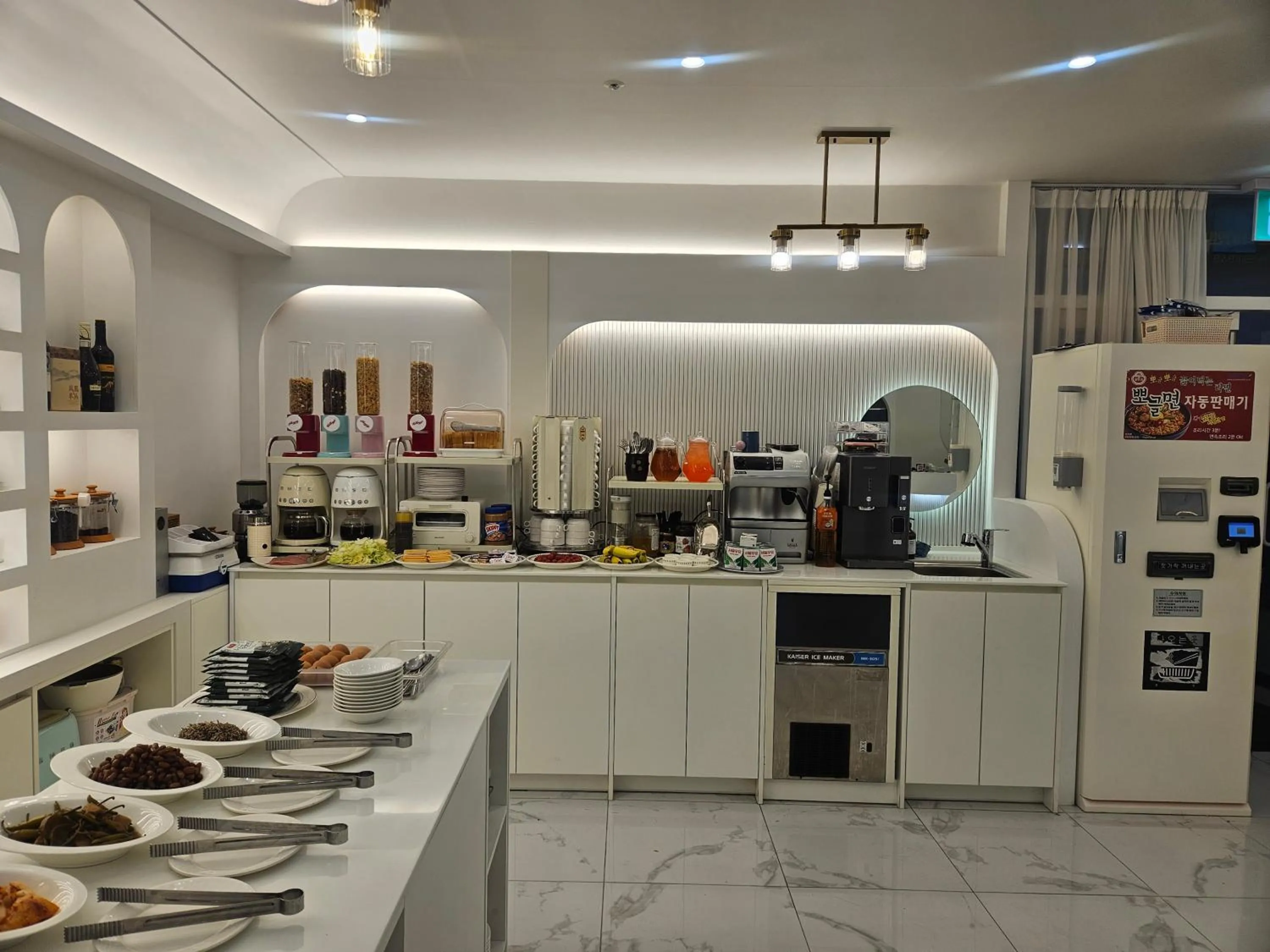 Coffee/tea facilities in Daegu Starbnb DSR Residence Hotel lily