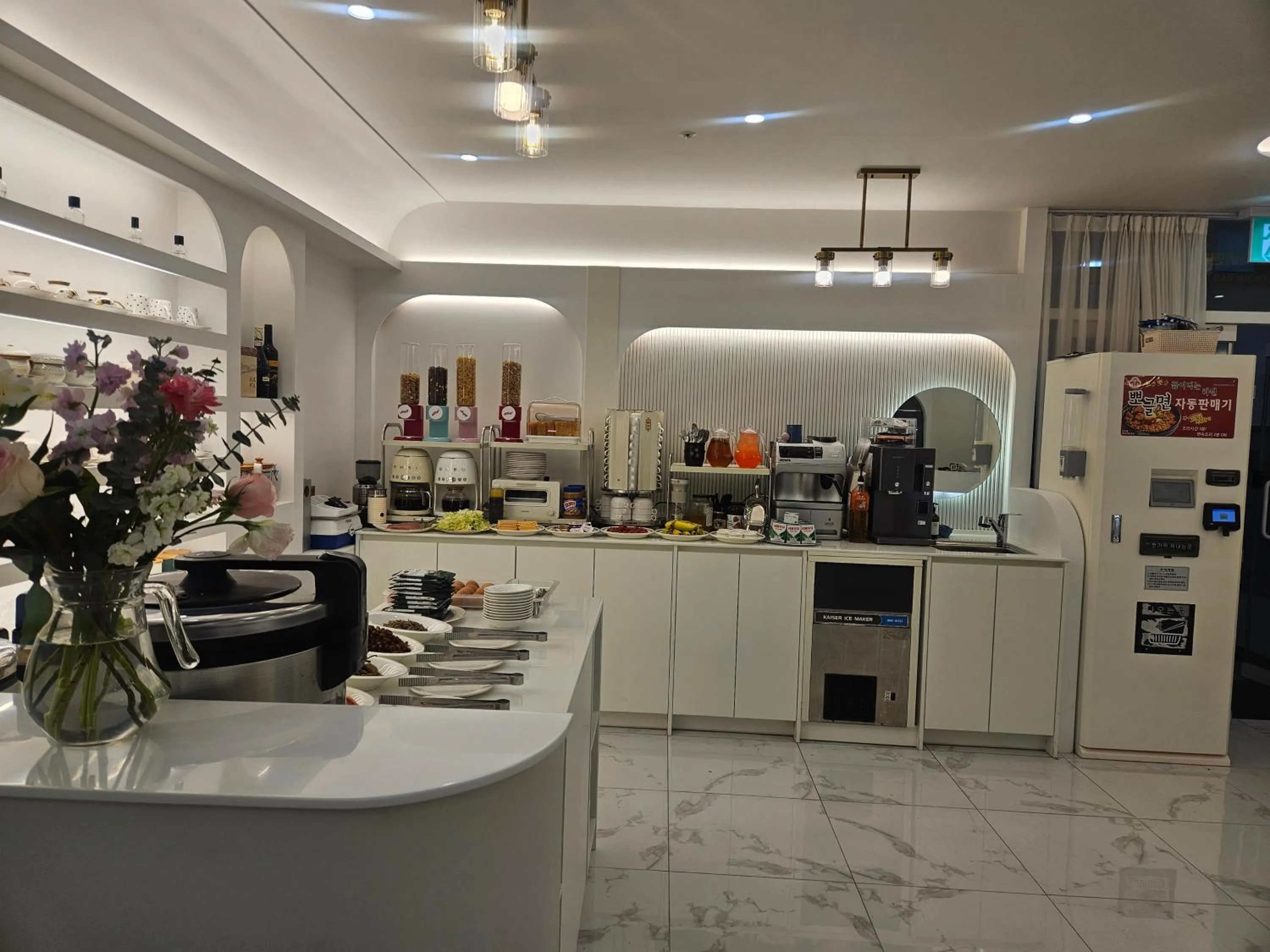 Coffee/tea facilities in Daegu Starbnb DSR Residence Hotel lily