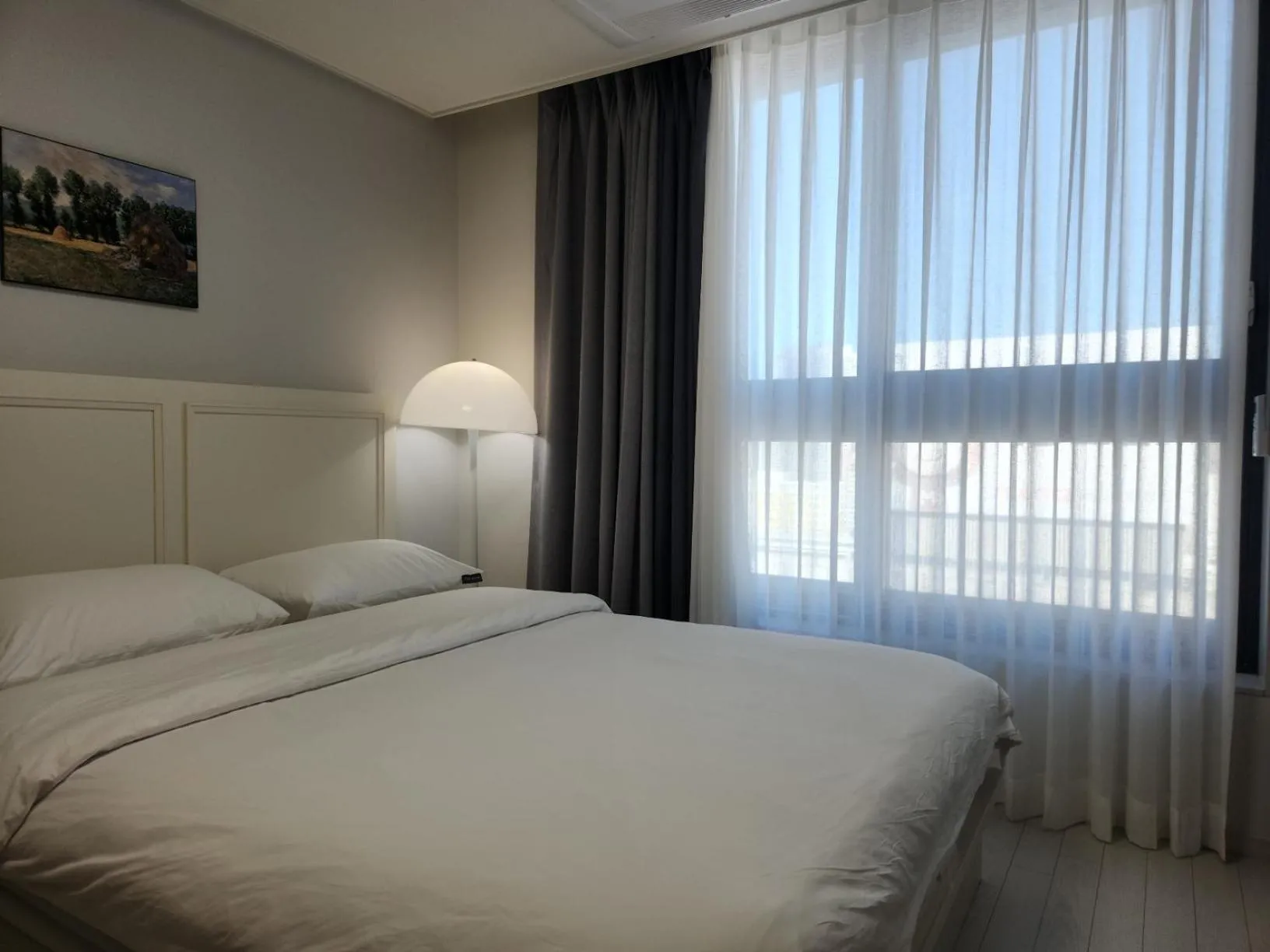 Property building, Bed in Daegu Starbnb DSR Residence Hotel lily
