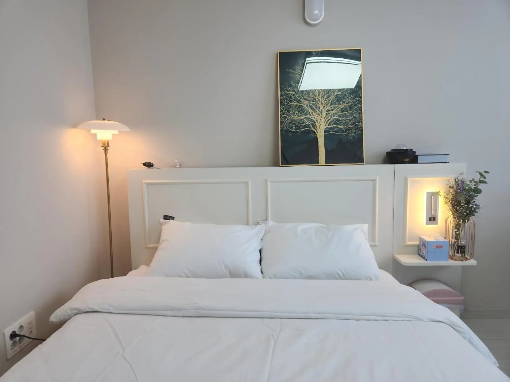 Photo of the whole room, Bed in Daegu Starbnb DSR Residence Hotel lily