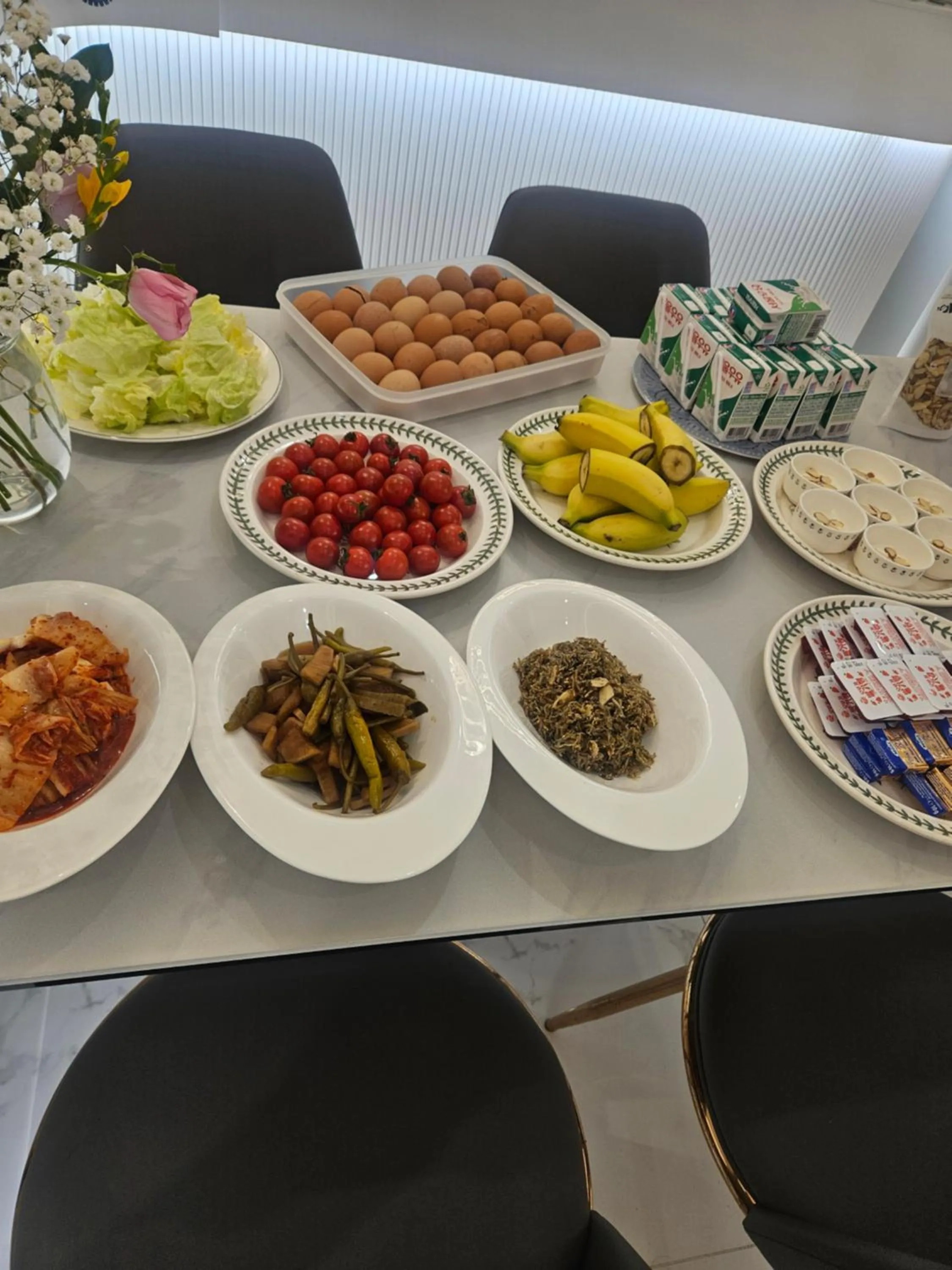 Food and drinks in Daegu Starbnb DSR Residence Hotel lily