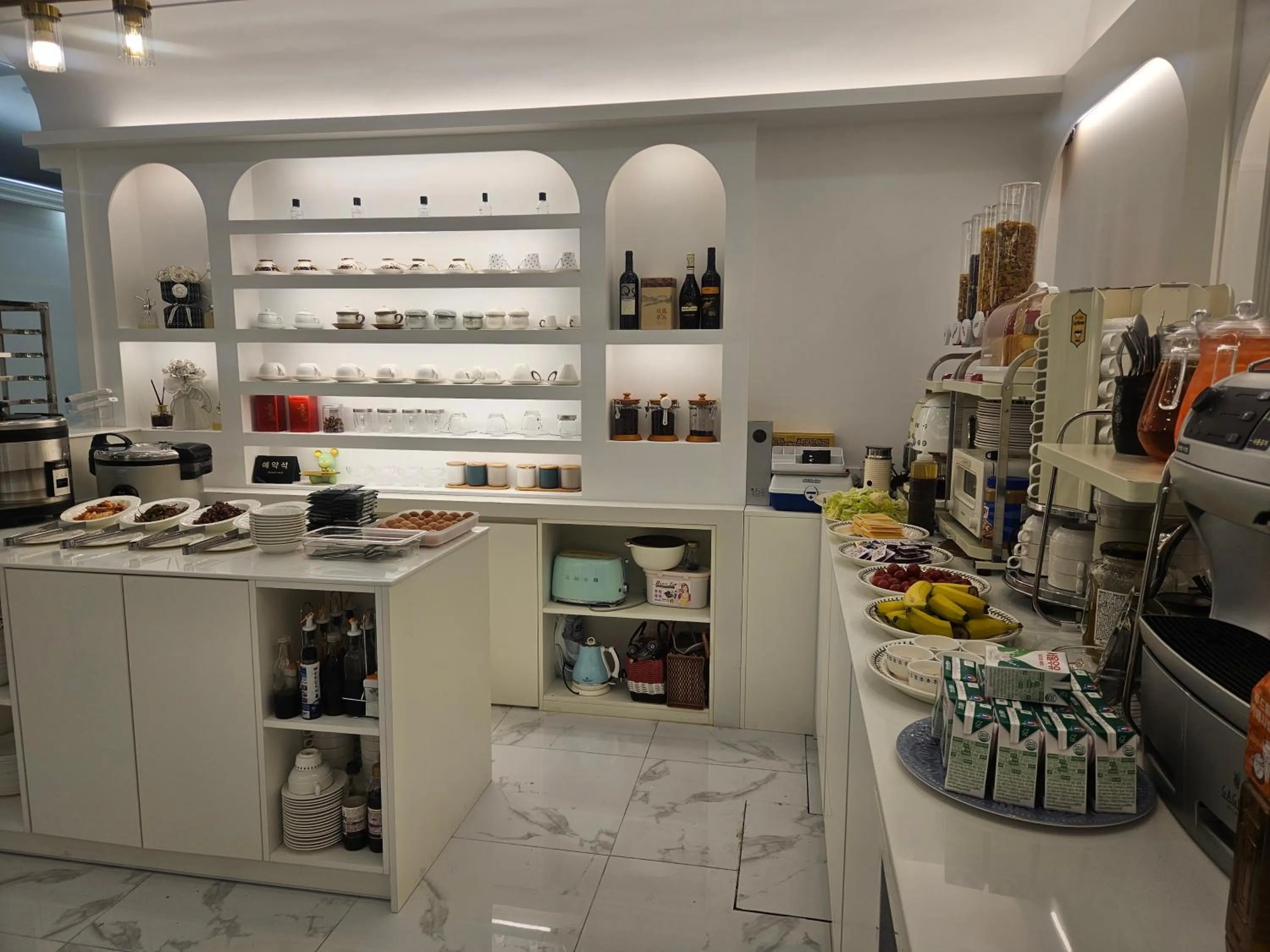 Coffee/tea facilities in Daegu Starbnb DSR Residence Hotel lily