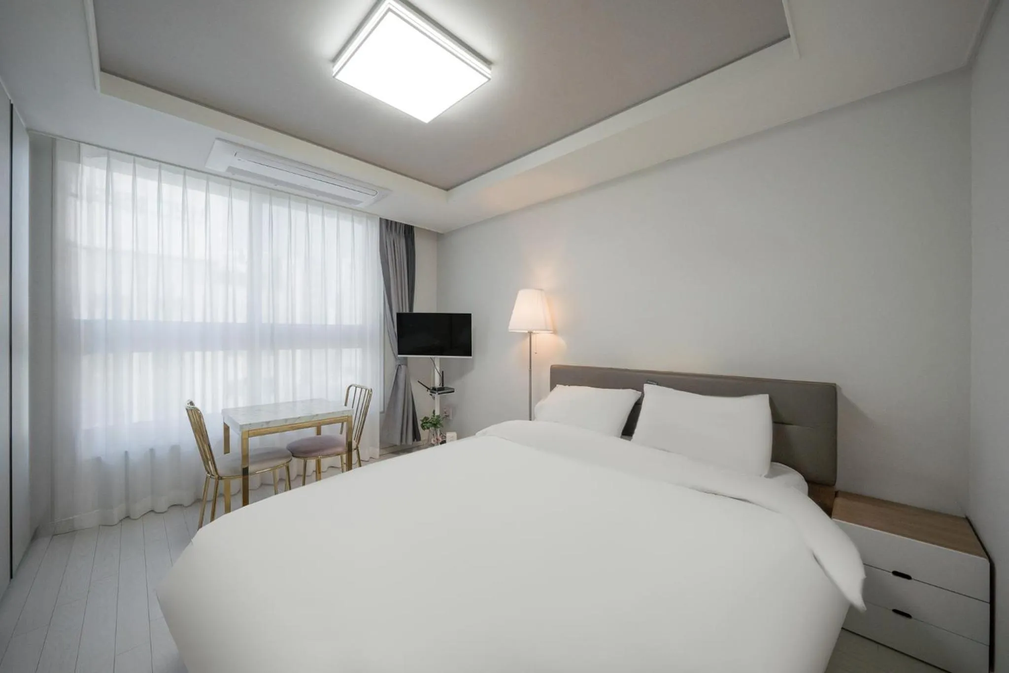 Bed in Daegu Starbnb DSR Residence Hotel lily