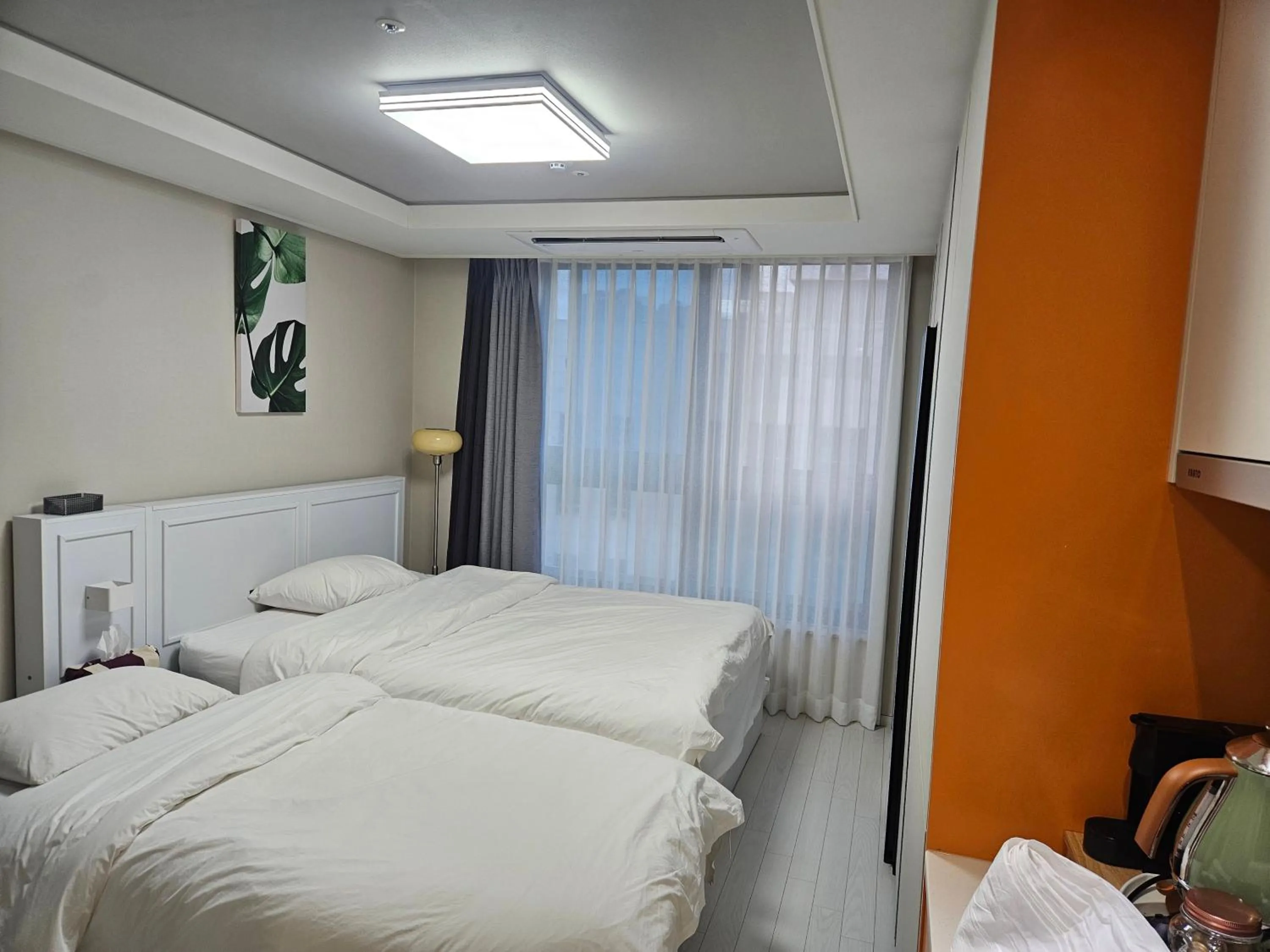 Property building, Bed in Daegu Starbnb DSR Residence Hotel lily