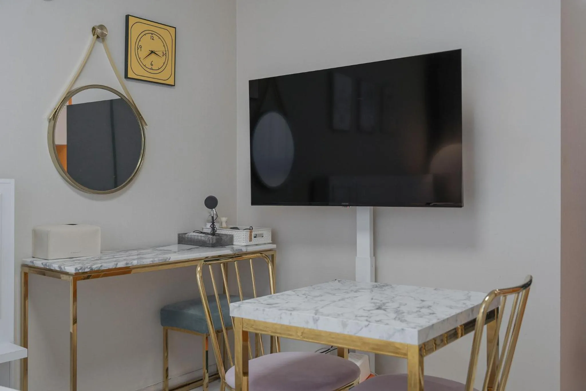 TV and multimedia in Daegu Starbnb DSR Residence Hotel lily