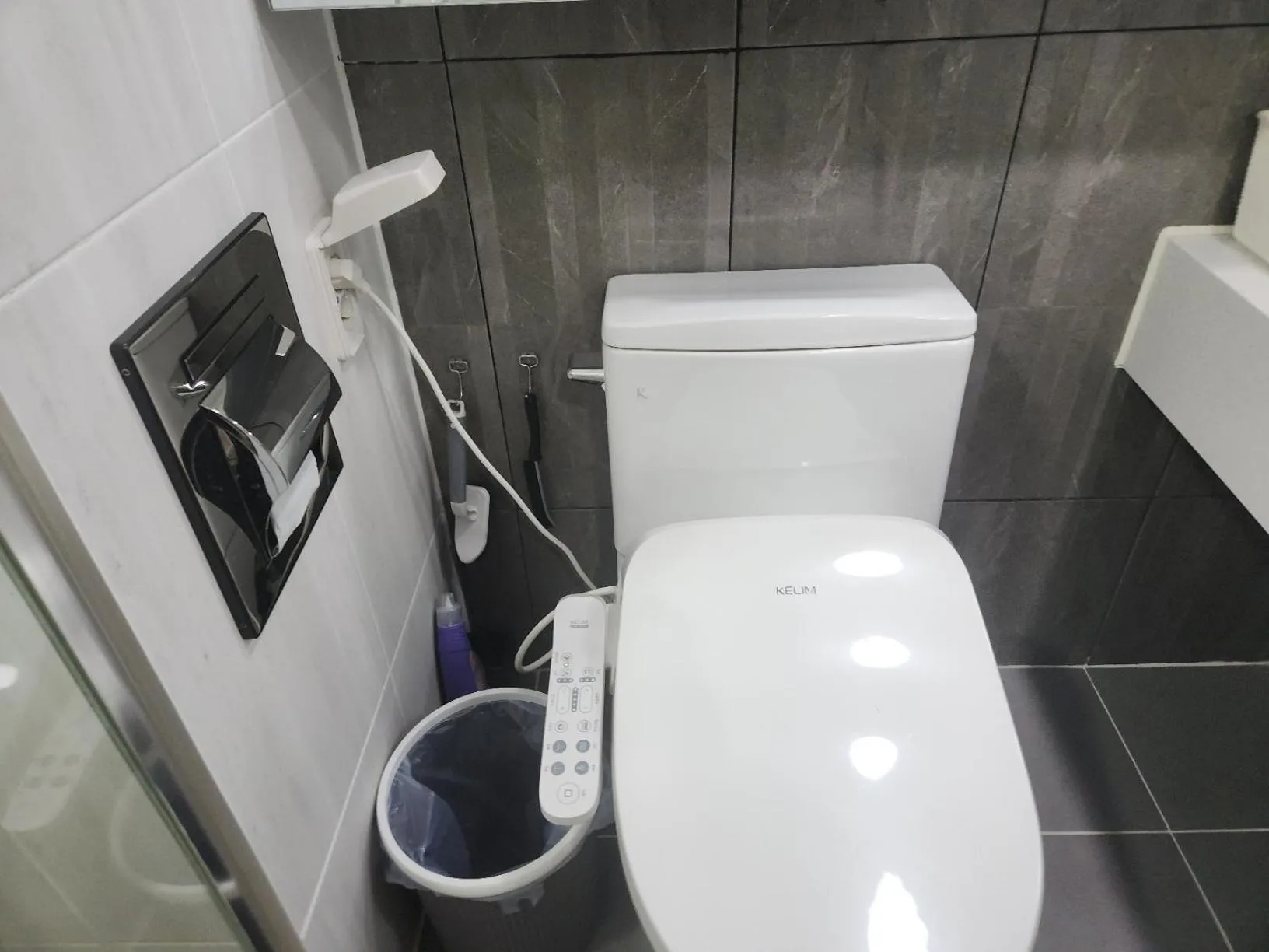 Toilet in Daegu Starbnb DSR Residence Hotel lily