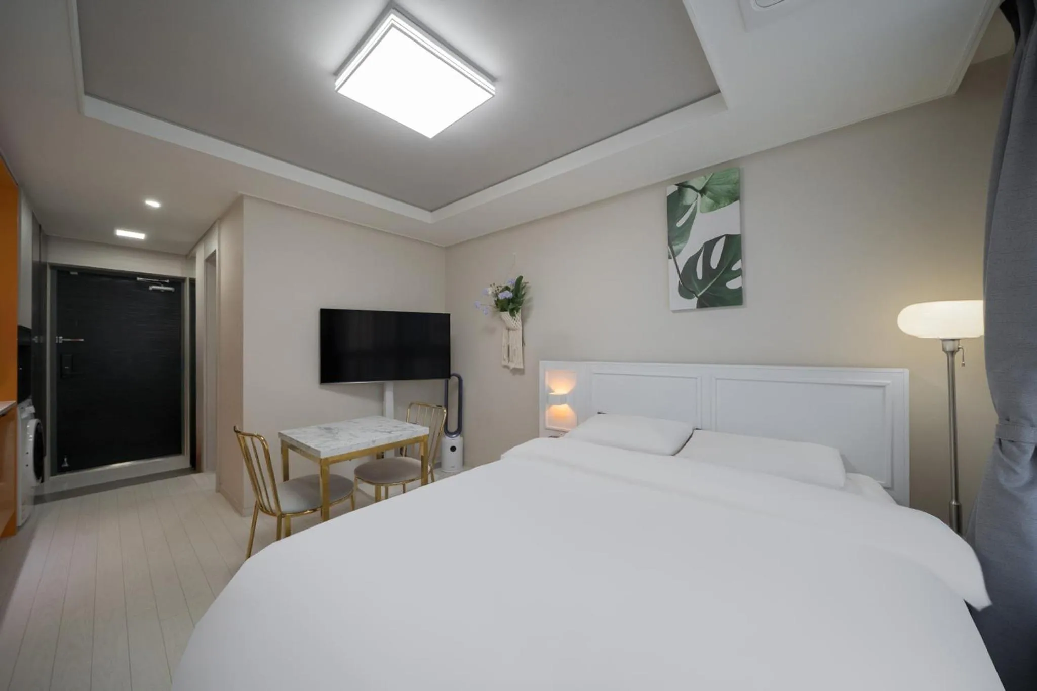 Bed in Daegu Starbnb DSR Residence Hotel lily