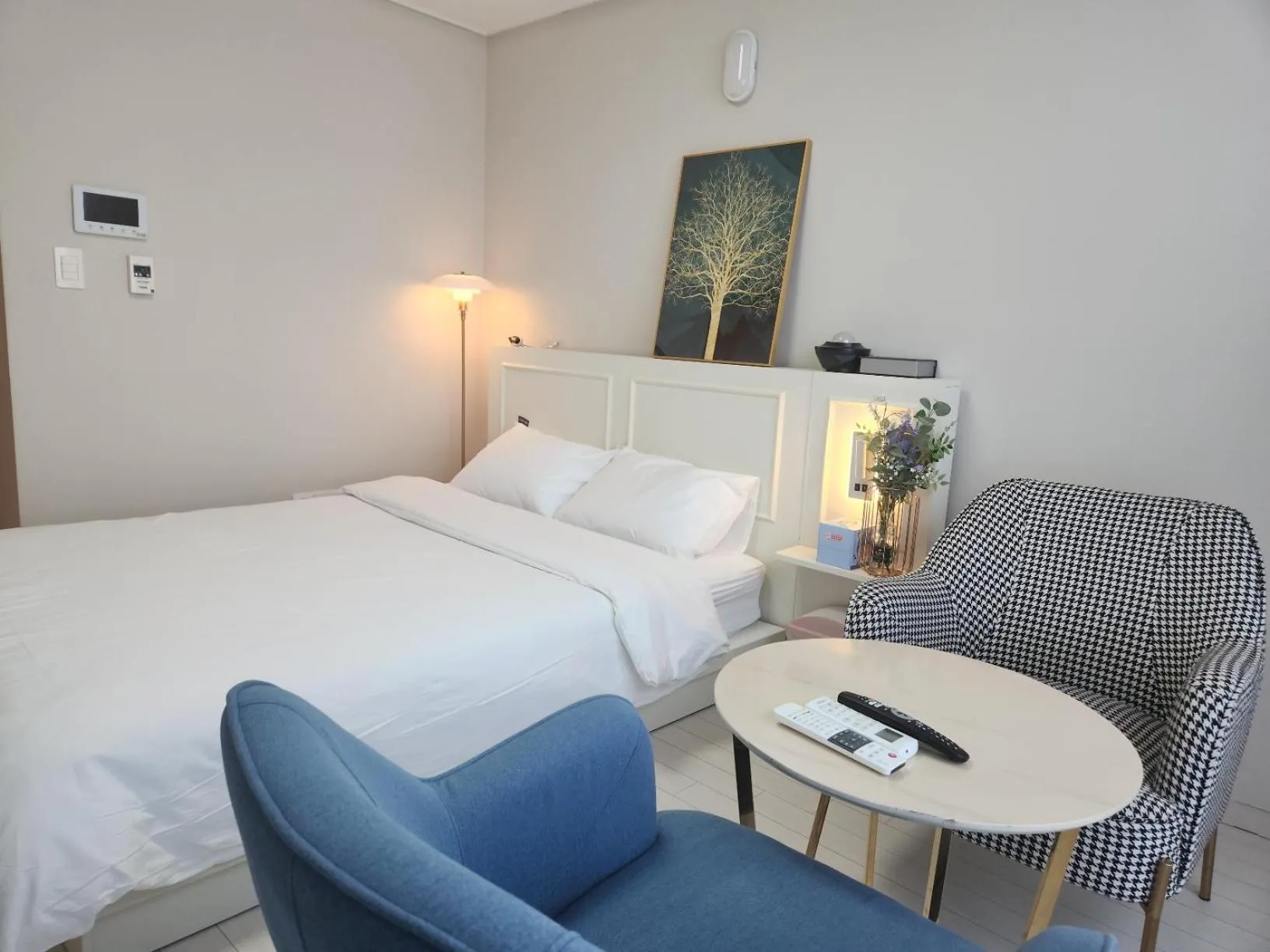 Photo of the whole room, Bed in Daegu Starbnb DSR Residence Hotel lily