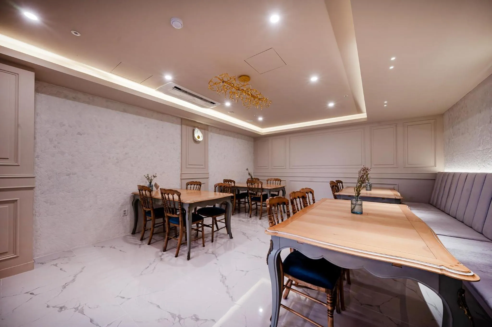 Lounge or bar in Daegu Starbnb DSR Residence Hotel lily