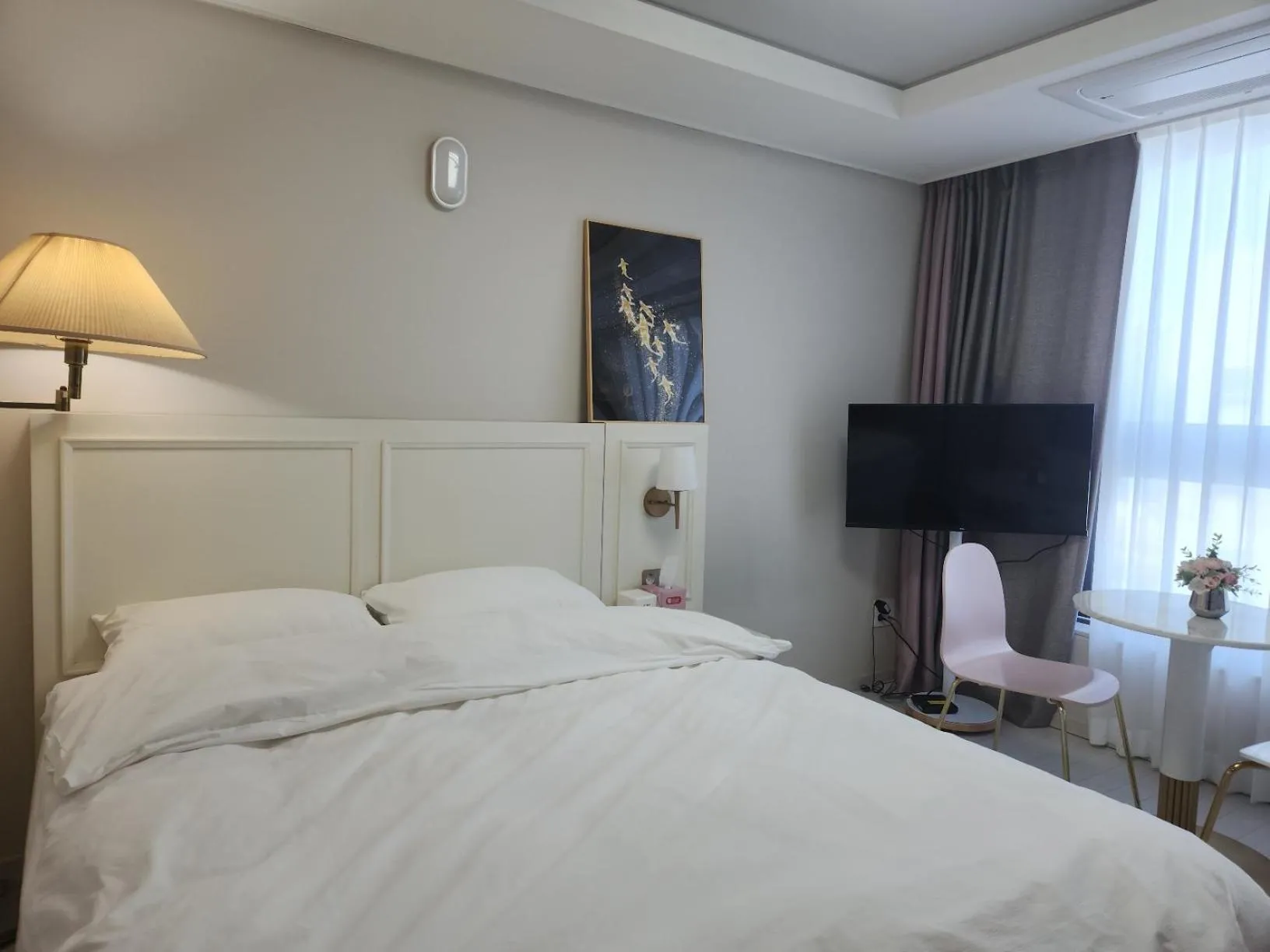 Photo of the whole room, Bed in Daegu Starbnb DSR Residence Hotel lily
