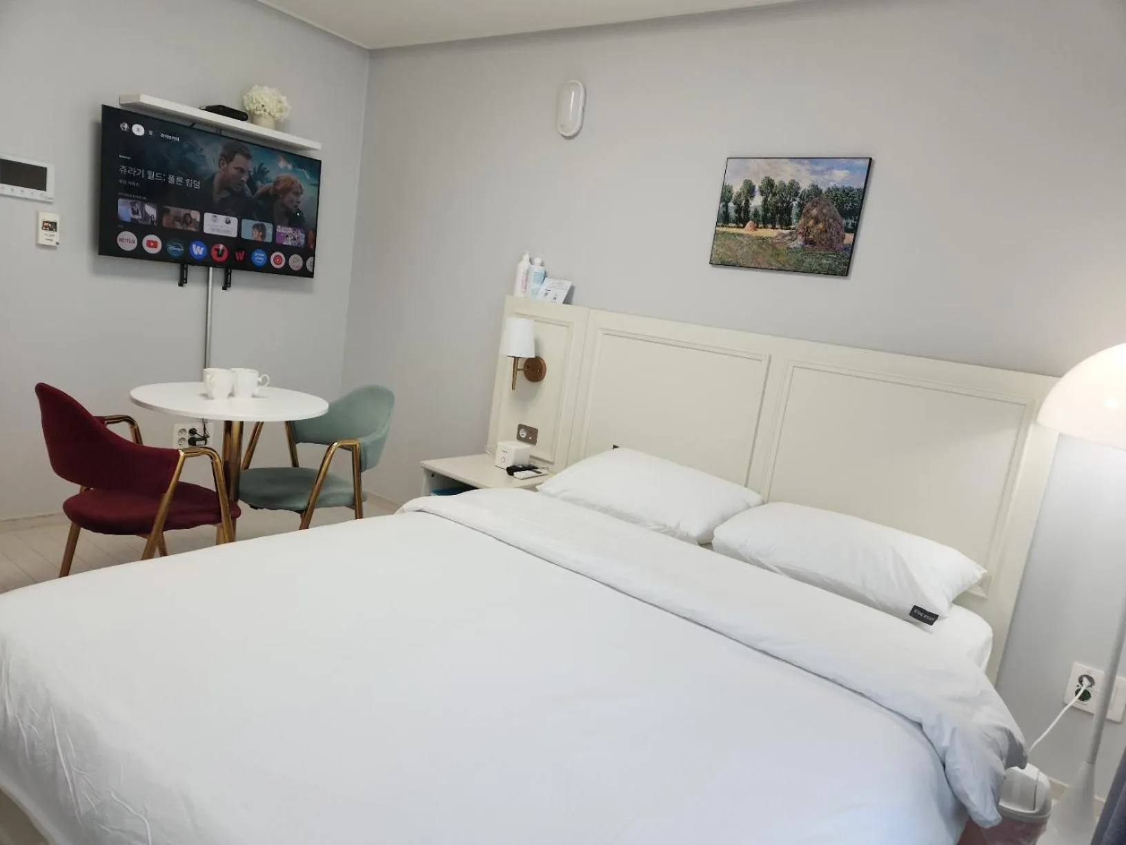 Property building, Bed in Daegu Starbnb DSR Residence Hotel lily