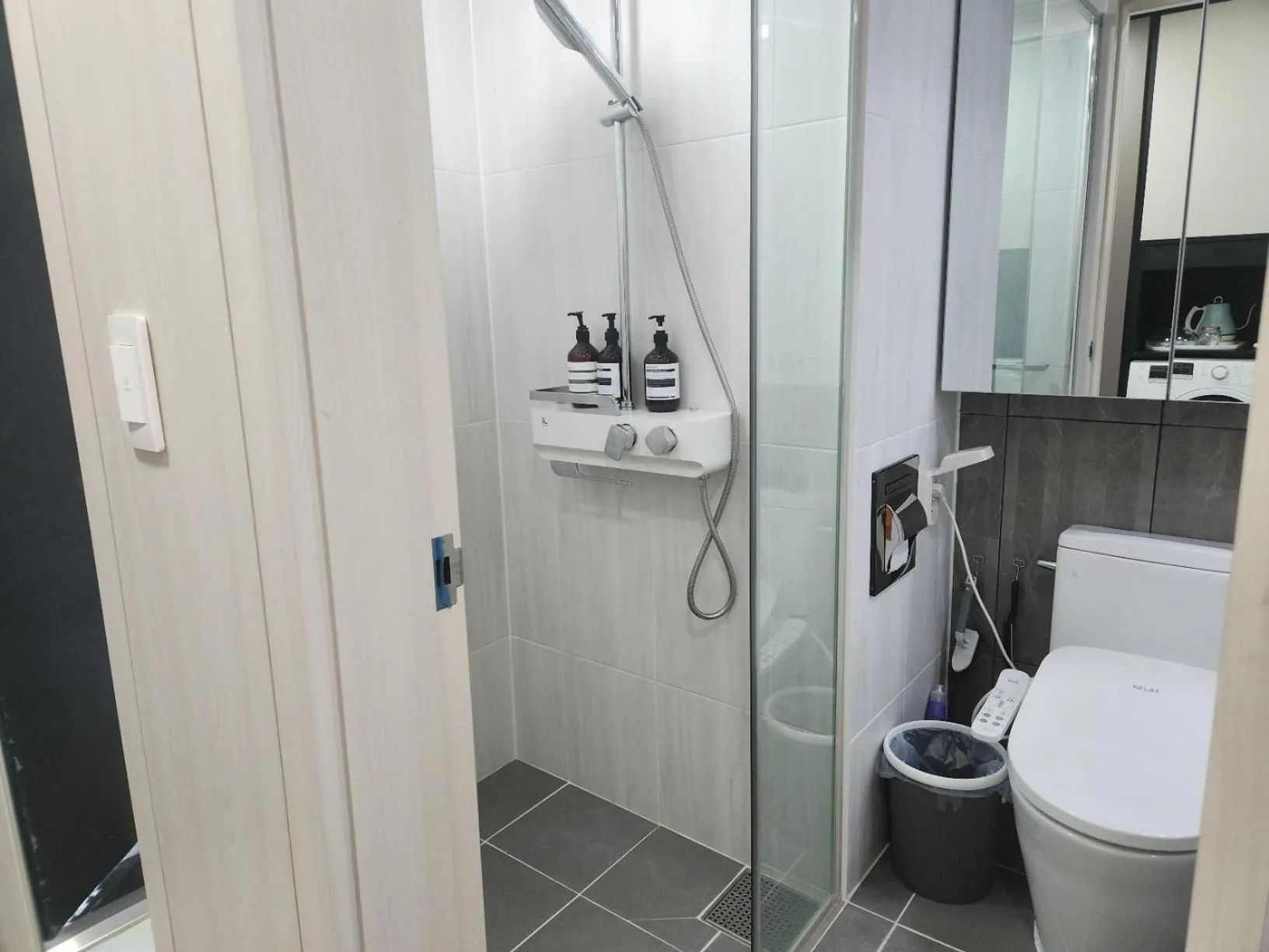 Toilet in Daegu Starbnb DSR Residence Hotel lily