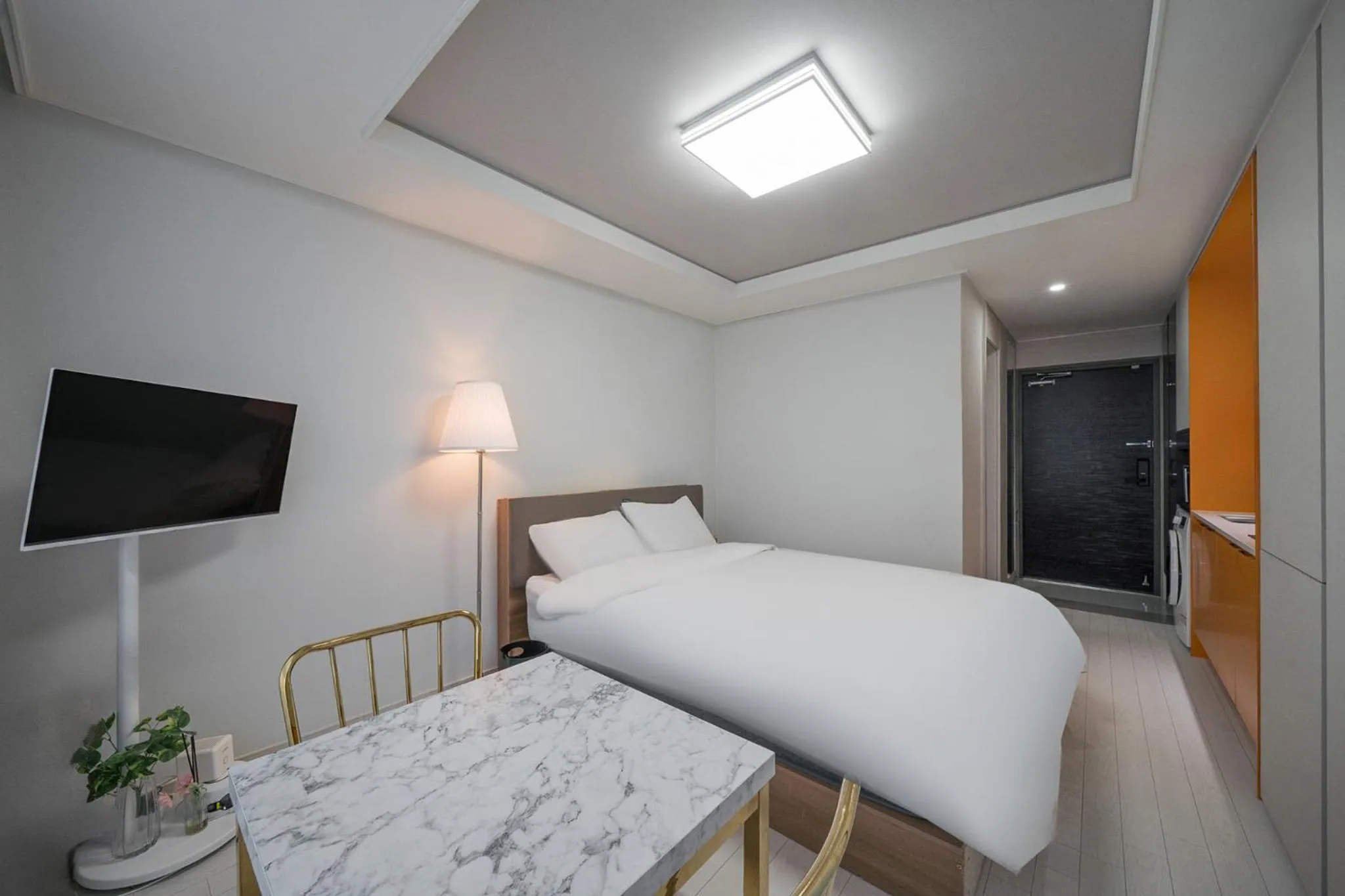 Bed in Daegu Starbnb DSR Residence Hotel lily