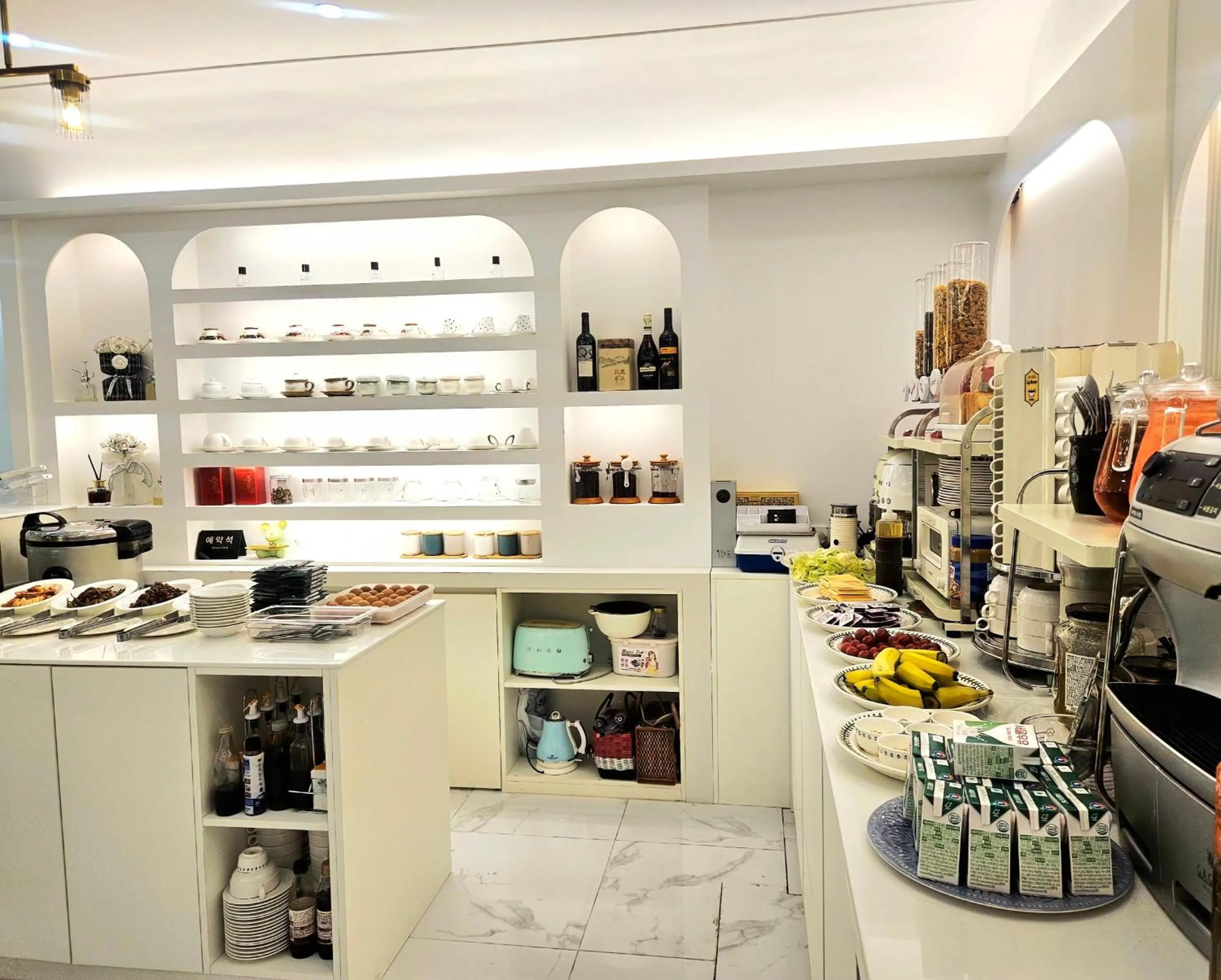 Kitchen or kitchenette in Daegu Starbnb DSR Residence Hotel lily