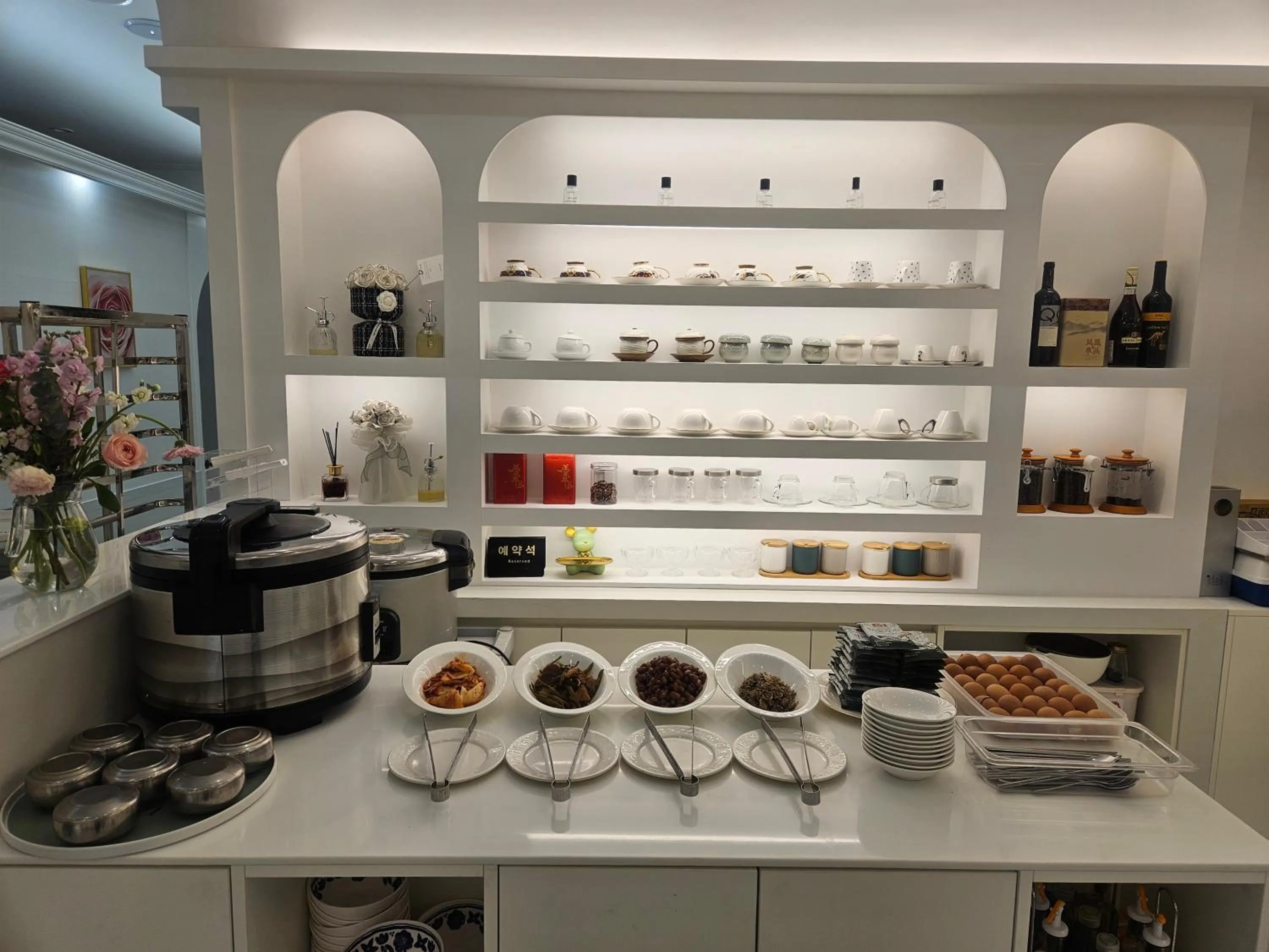 Coffee/tea facilities in Daegu Starbnb DSR Residence Hotel lily
