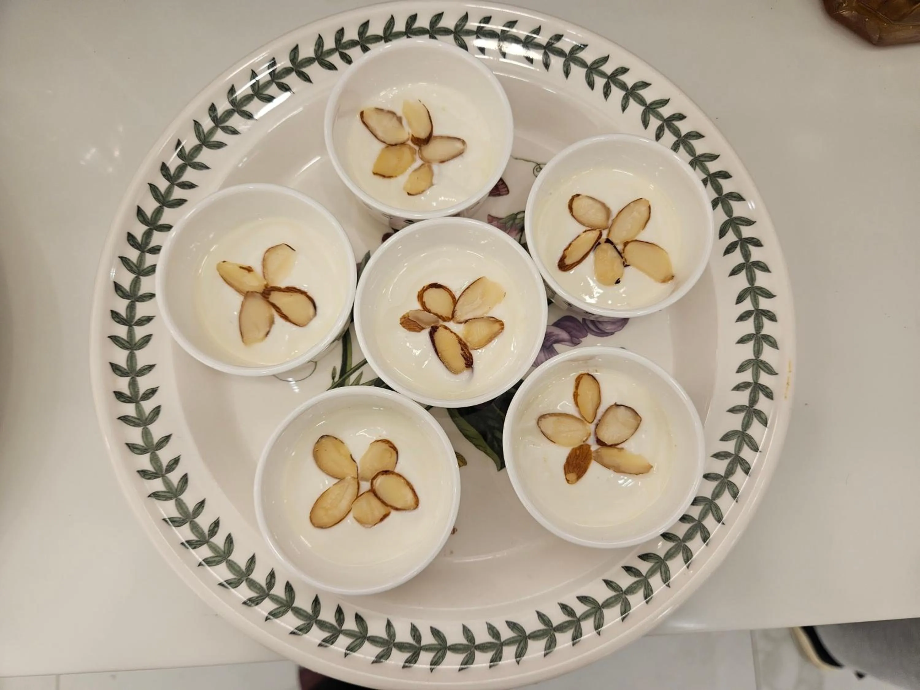 Food and drinks in Daegu Starbnb DSR Residence Hotel lily