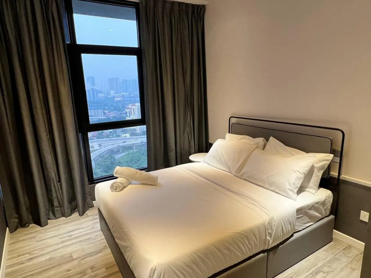 Bed in Millerz Square