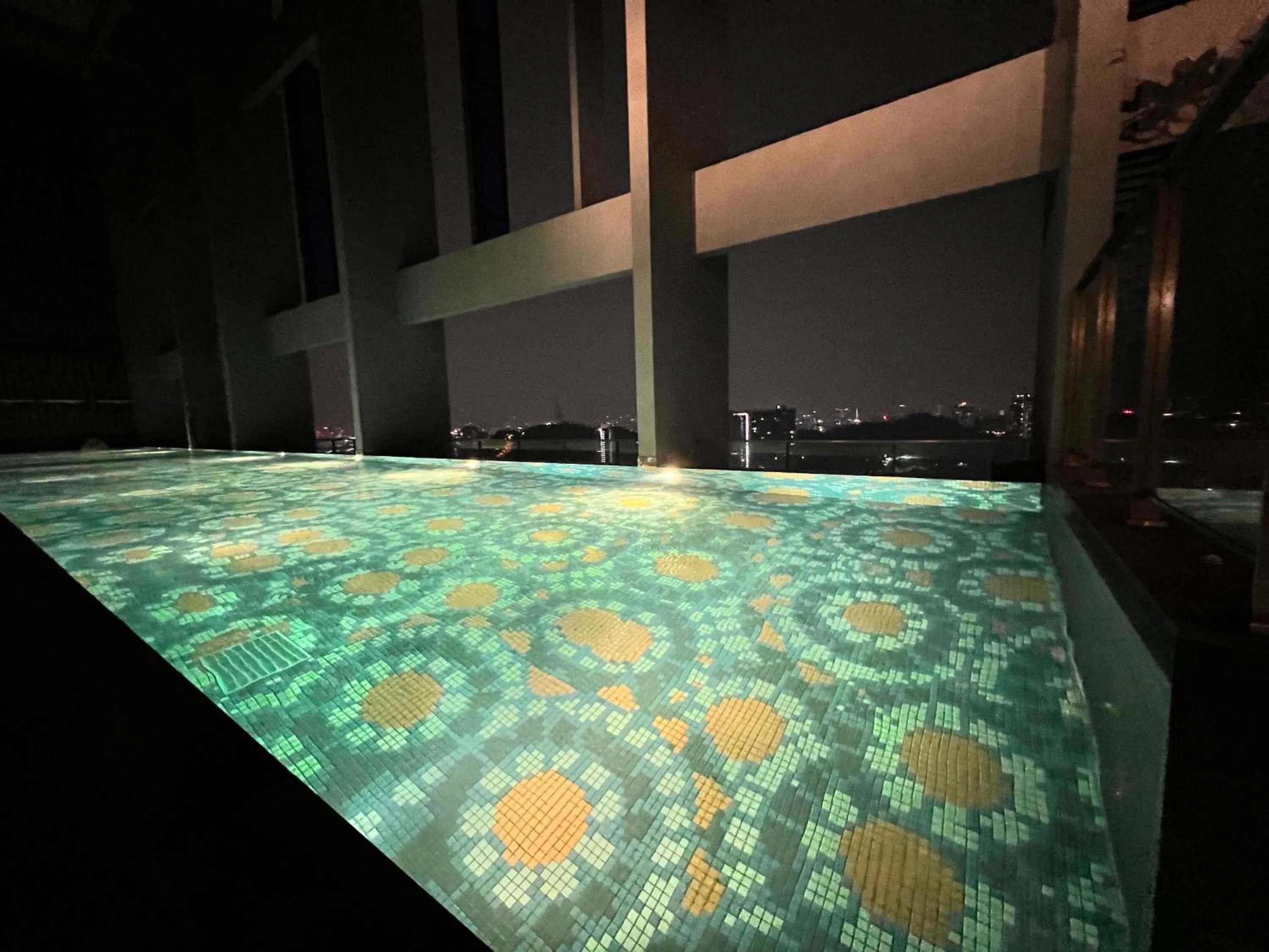 Swimming pool in Millerz Square