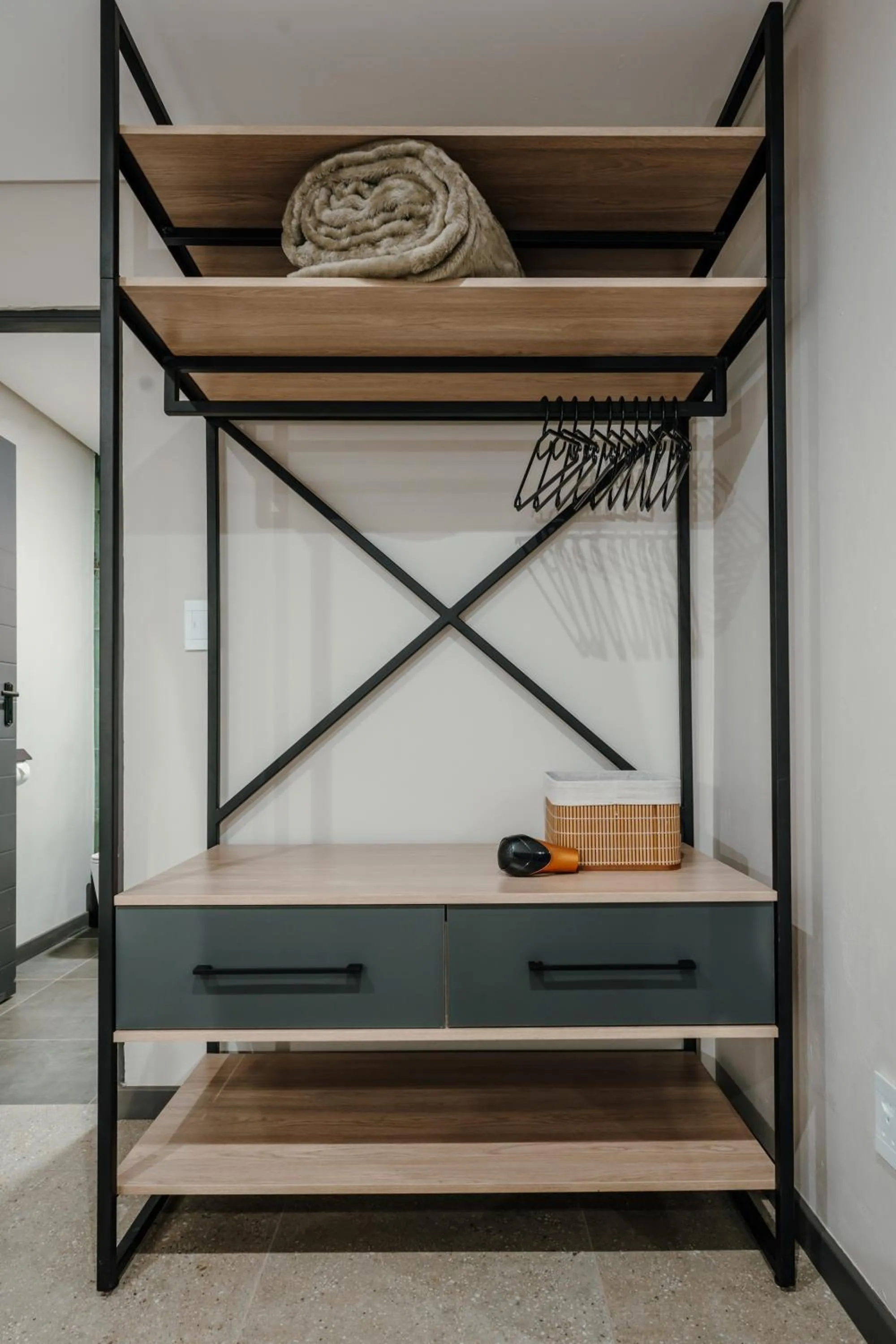 wardrobe in 80 on Thabo