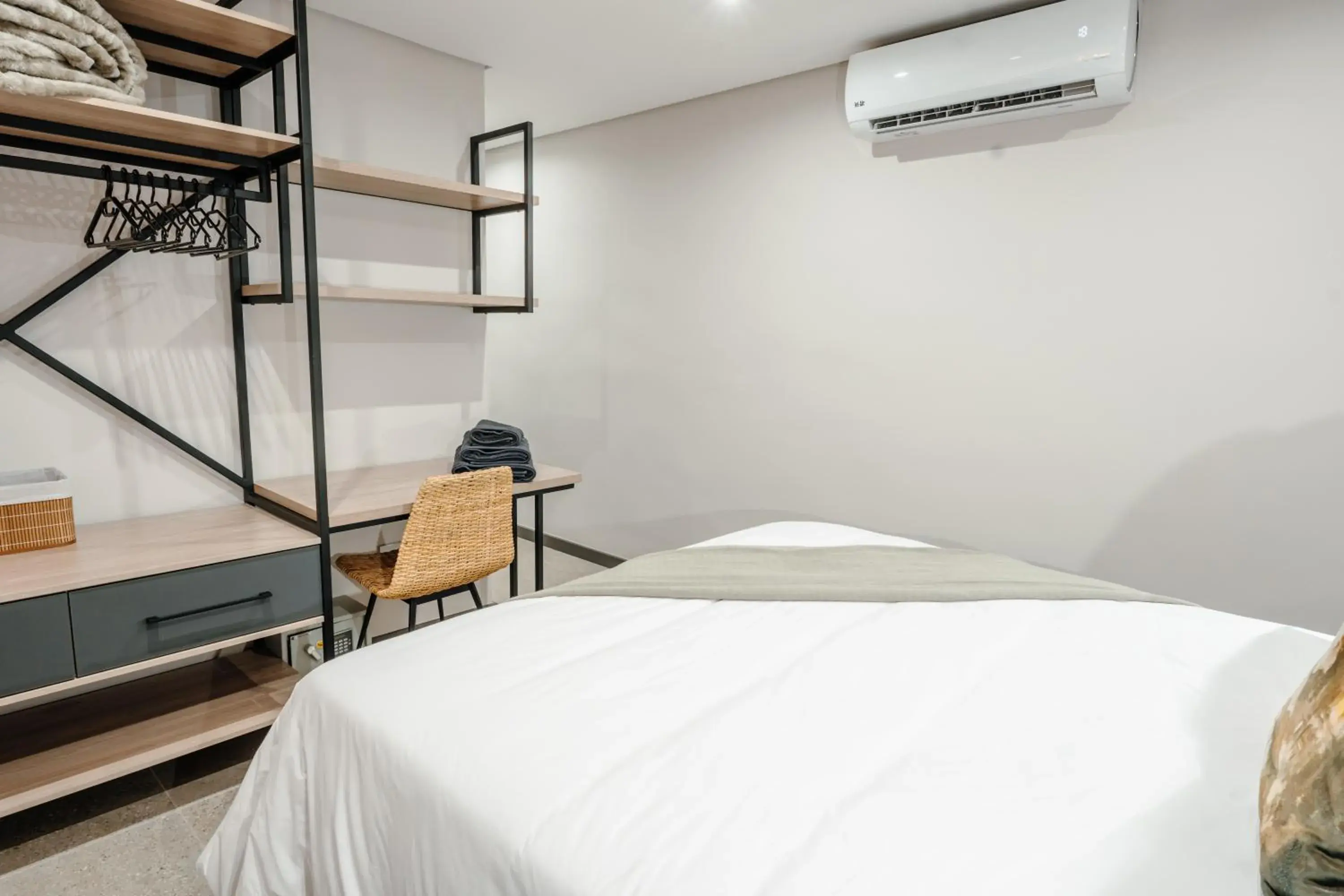 Bed in 80 on Thabo Bed in 80 on Thabo