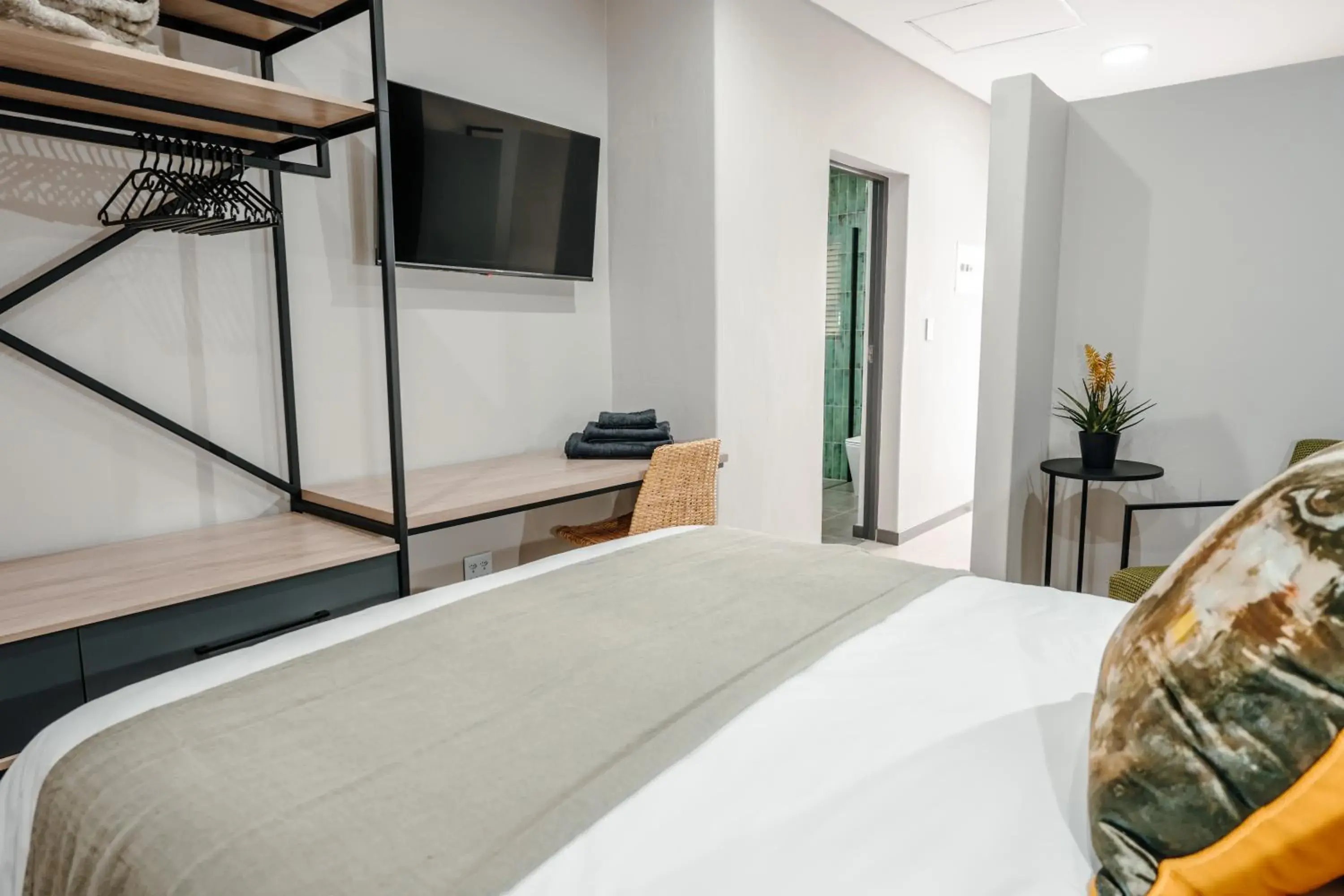 TV and multimedia, Bed in 80 on Thabo TV and multimedia, Bed in 80 on Thabo