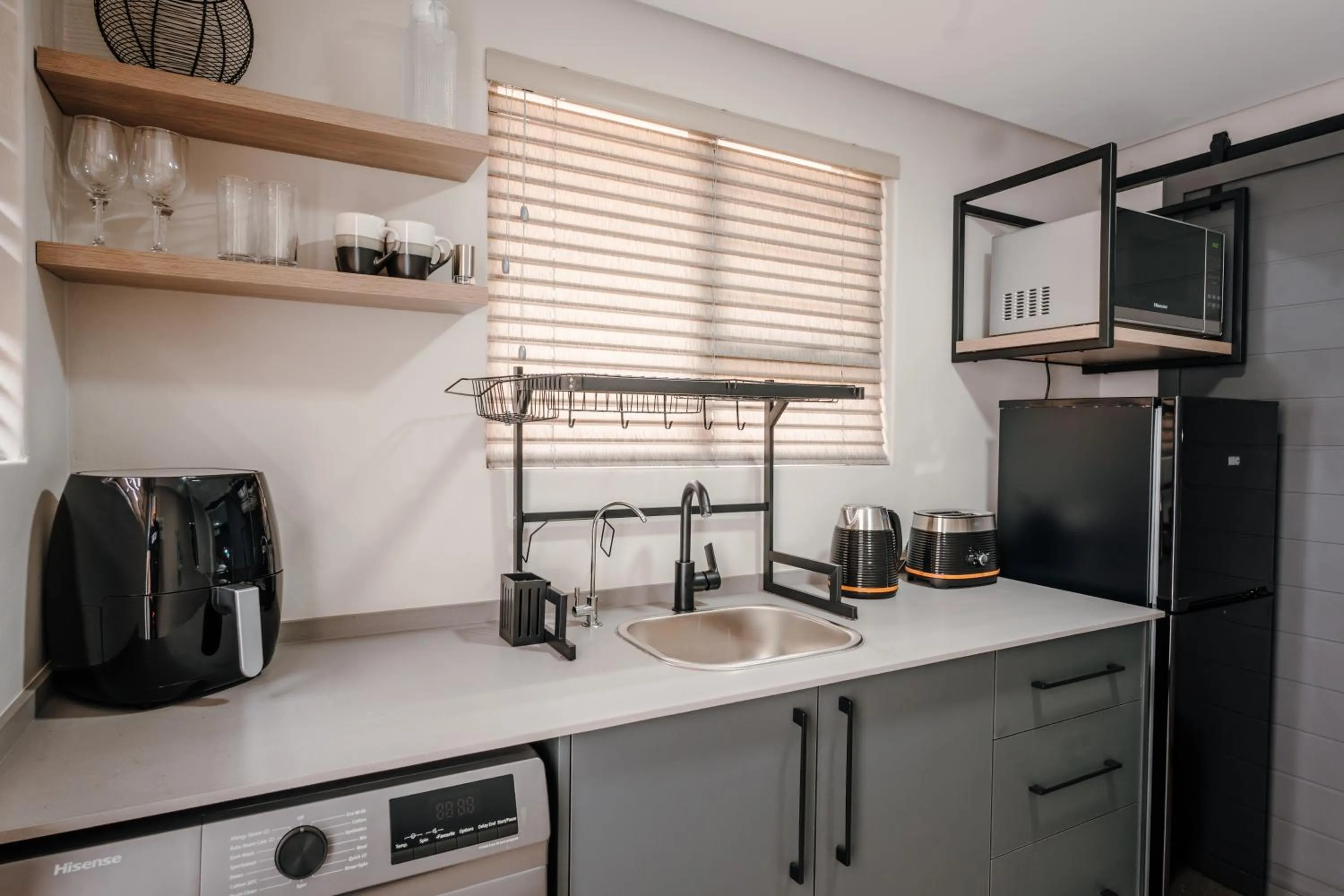 Coffee/tea facilities in 80 on Thabo