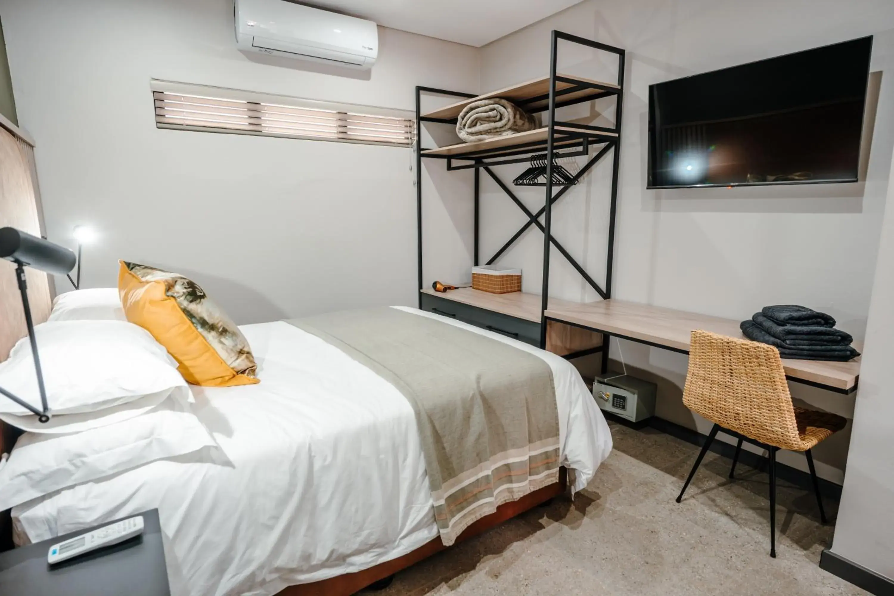 Bed in 80 on Thabo Bed in 80 on Thabo