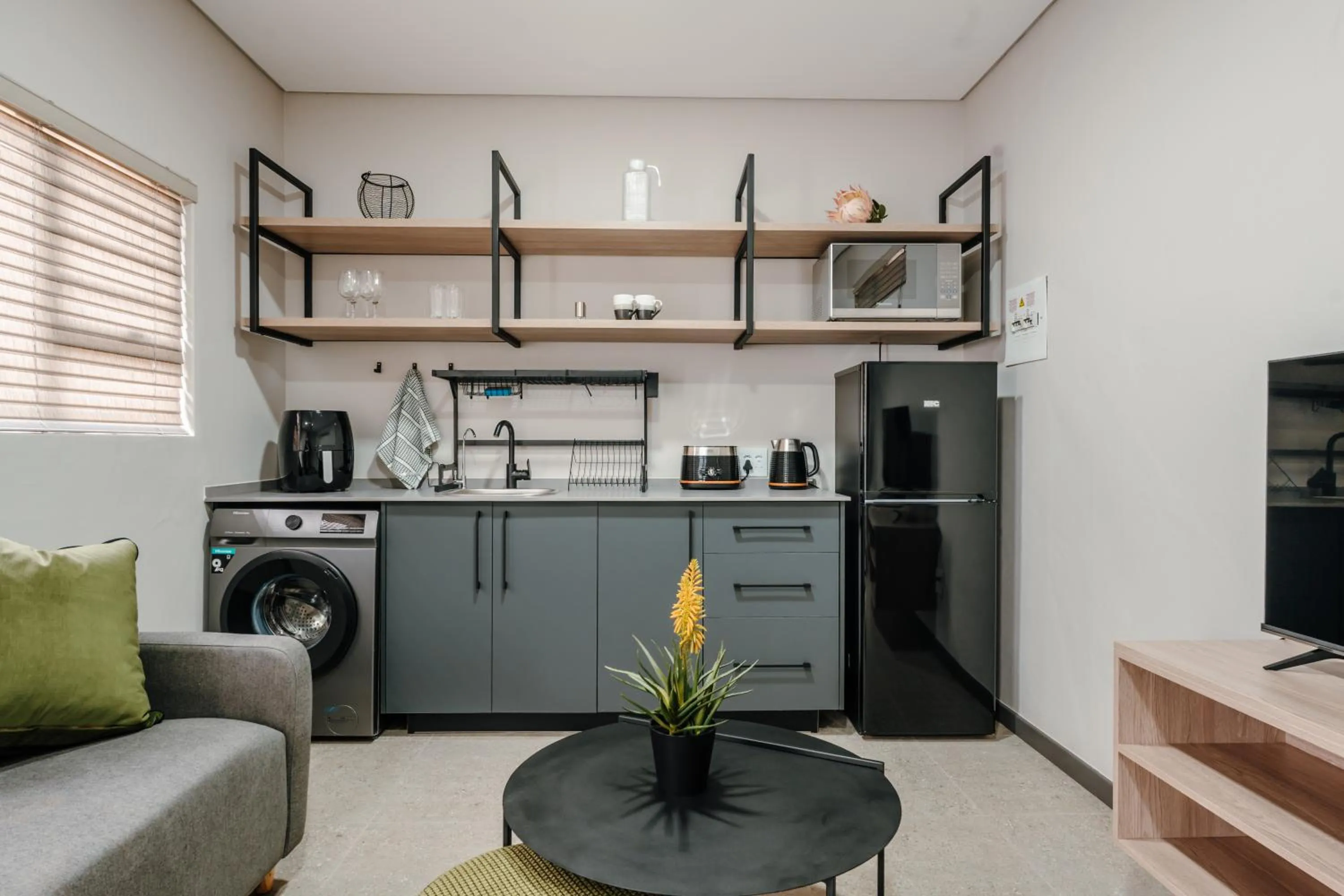 Kitchen or kitchenette in 80 on Thabo