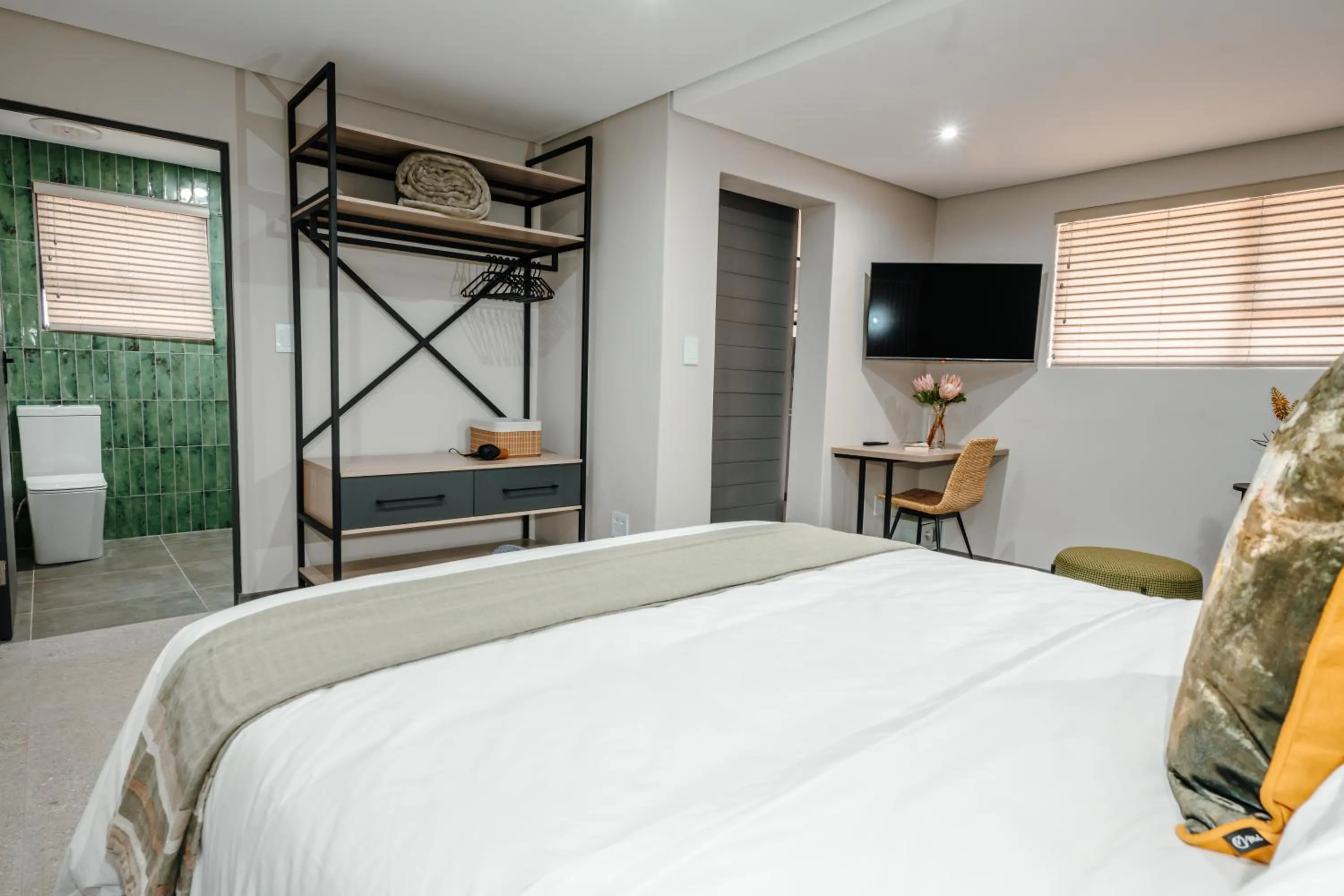 Bedroom, Bed in 80 on Thabo