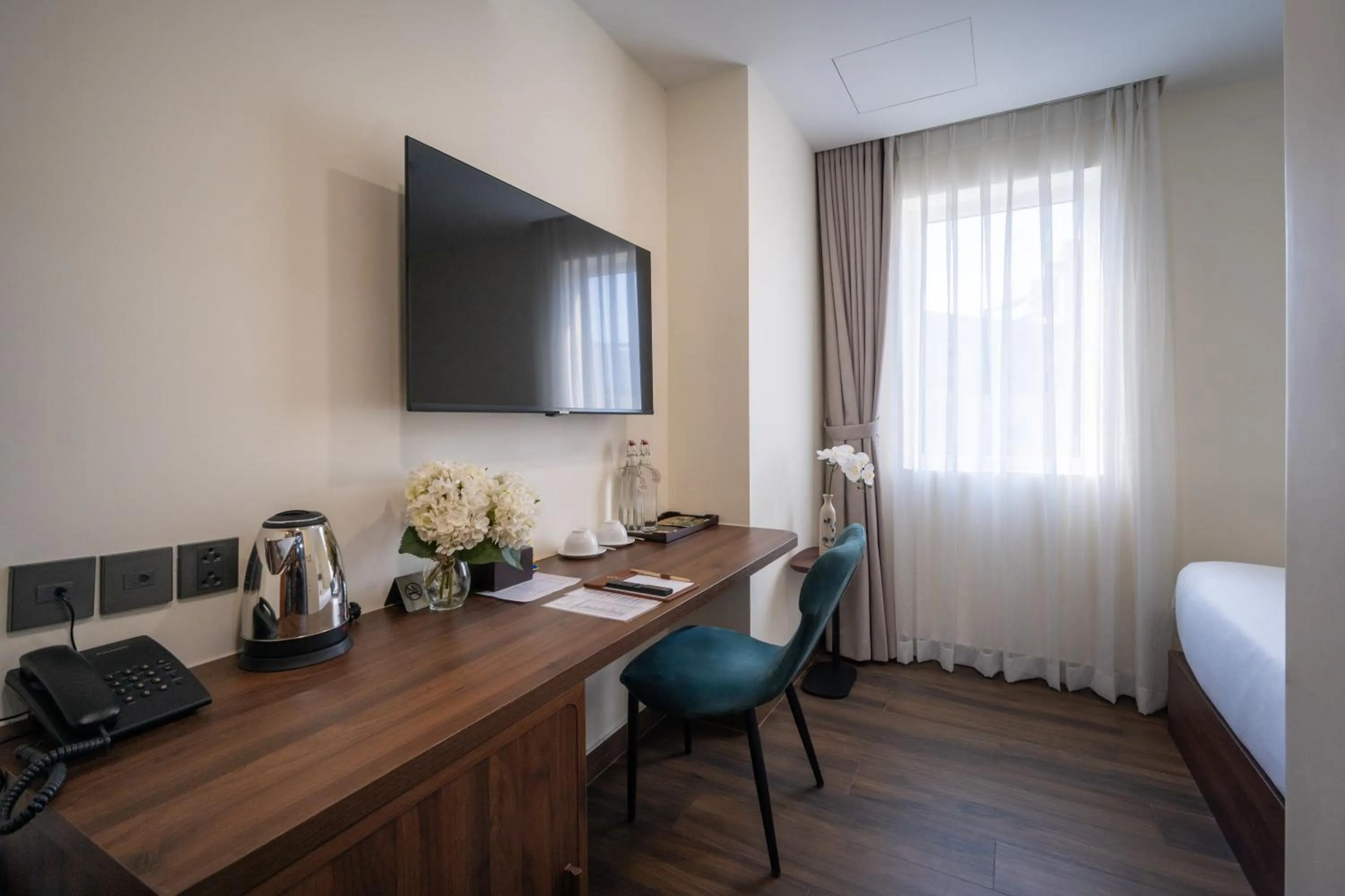 hair dresser in Hato Saigon Boutique Hotel & Rooftop