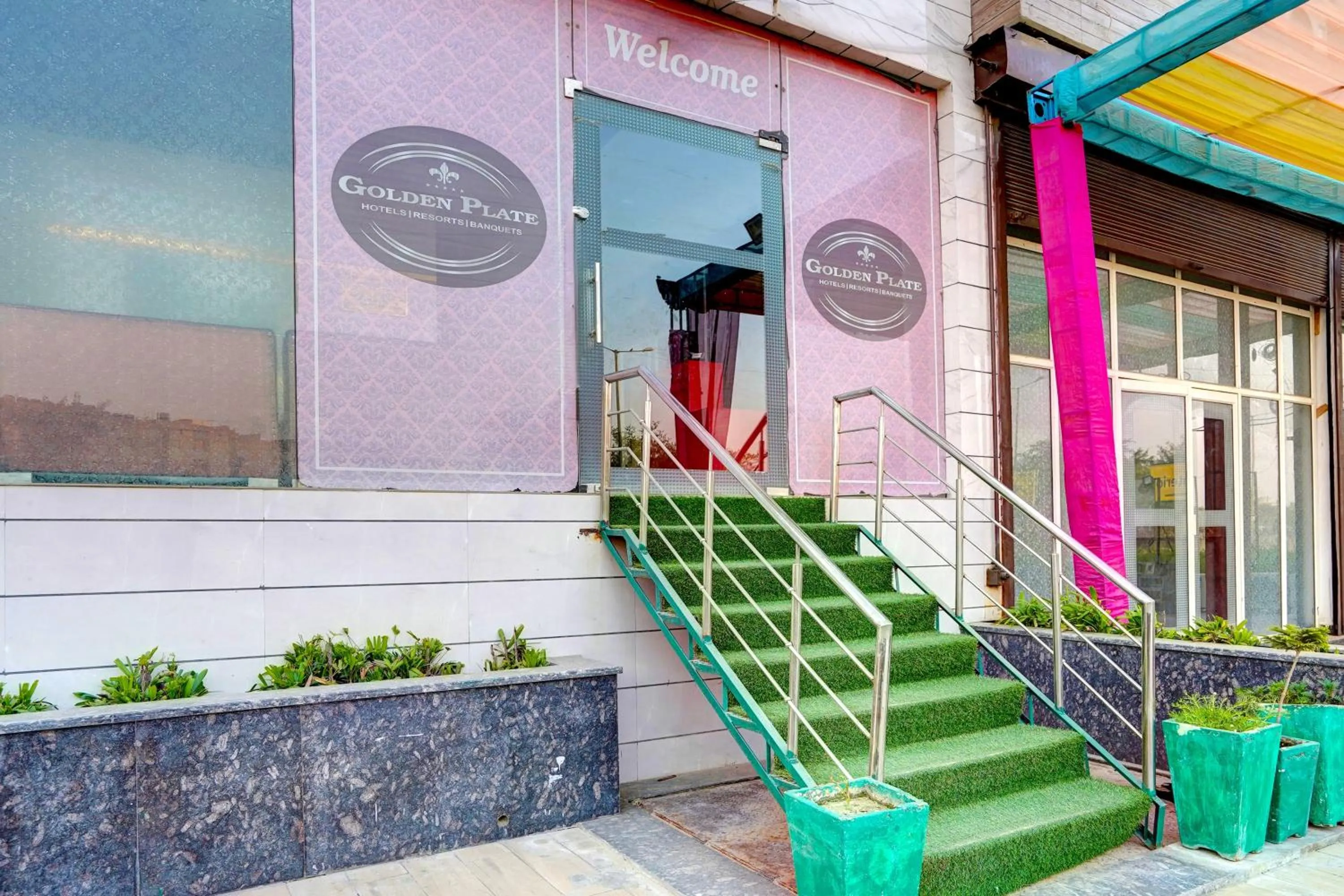 Facade/entrance in Collection O Liv Inn