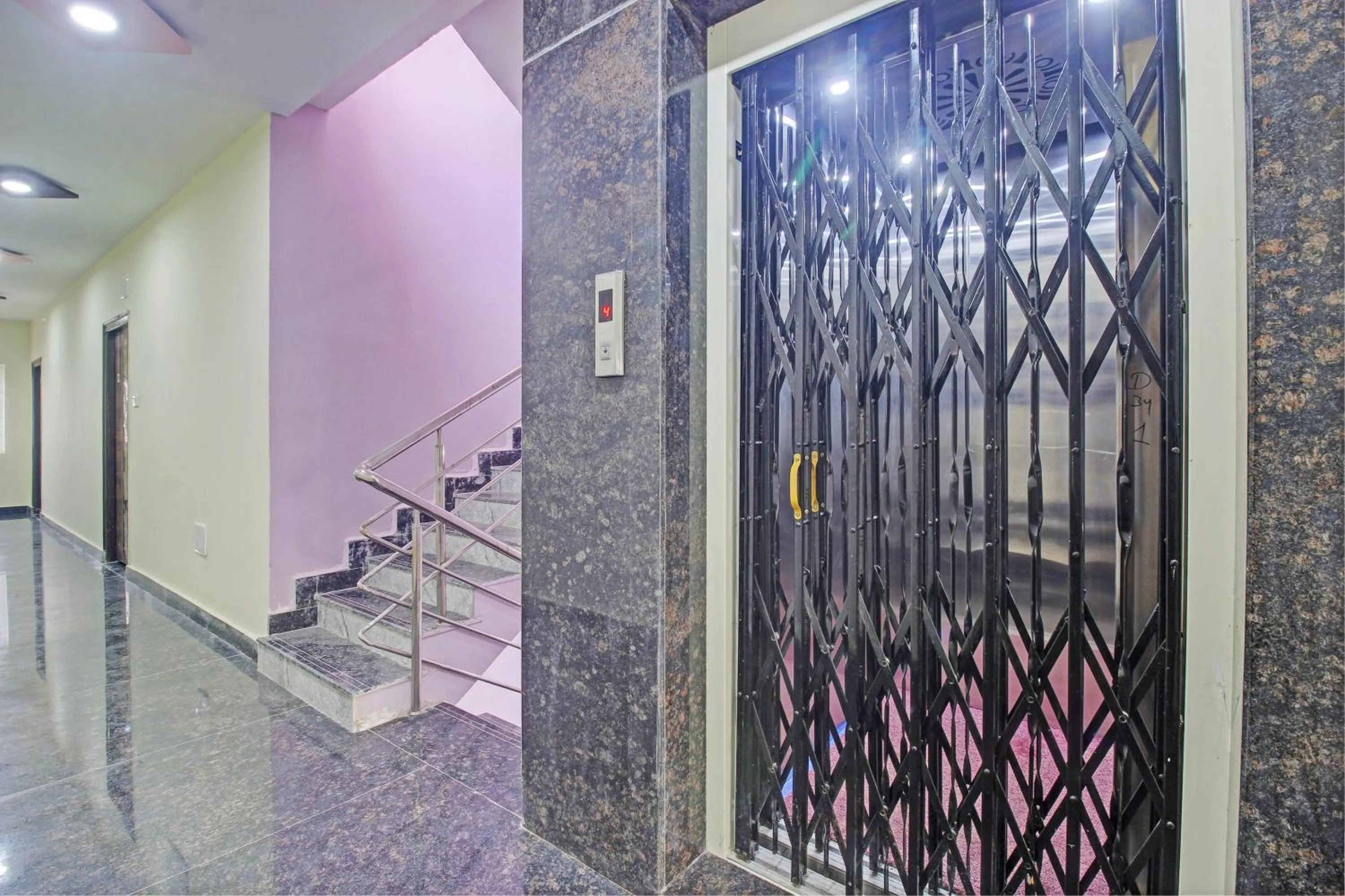 Lobby or reception in Super Hotel O SRI NIRVANA PRIDE