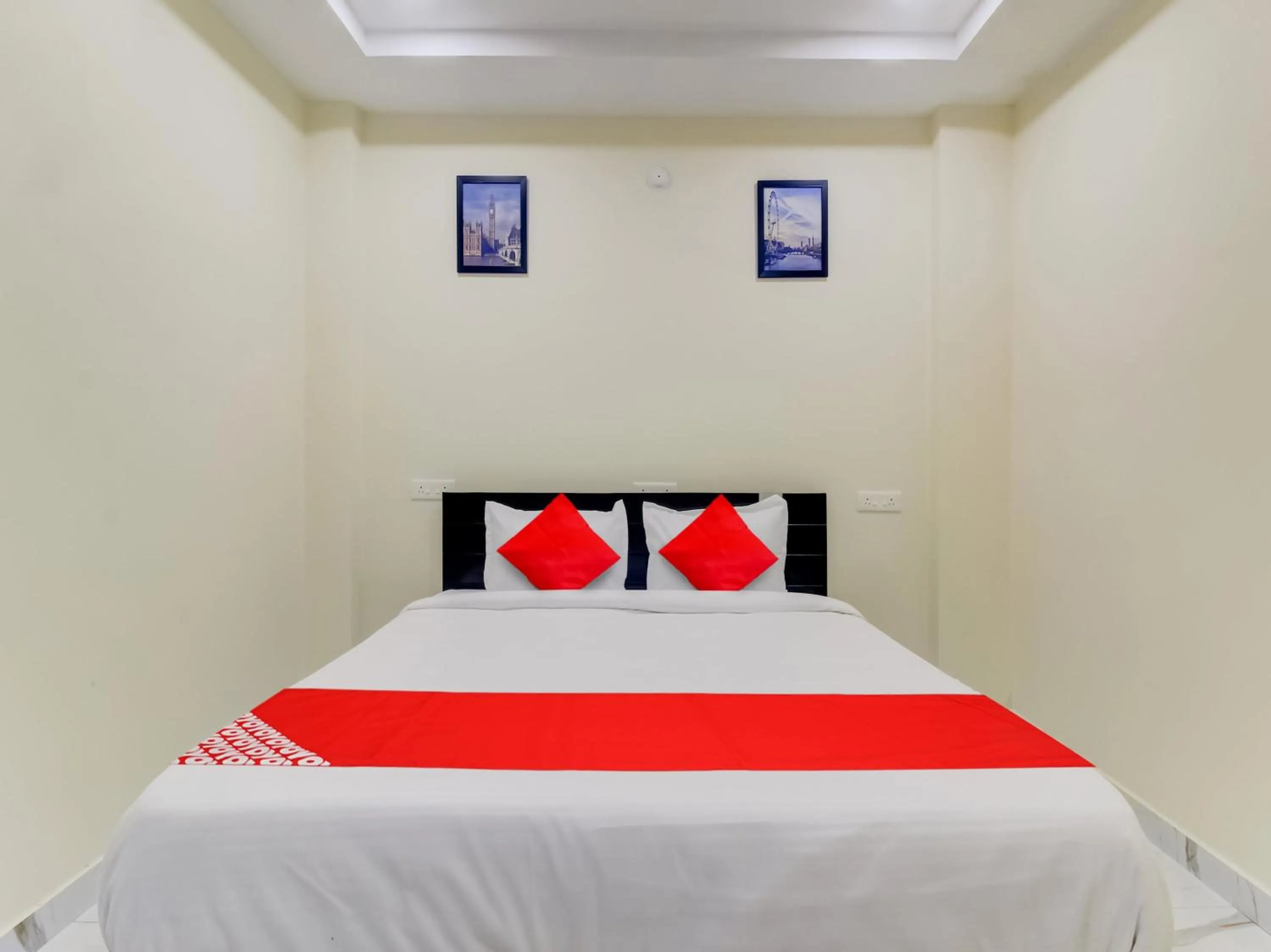 Bedroom, Bed in Super Hotel O SRI NIRVANA PRIDE