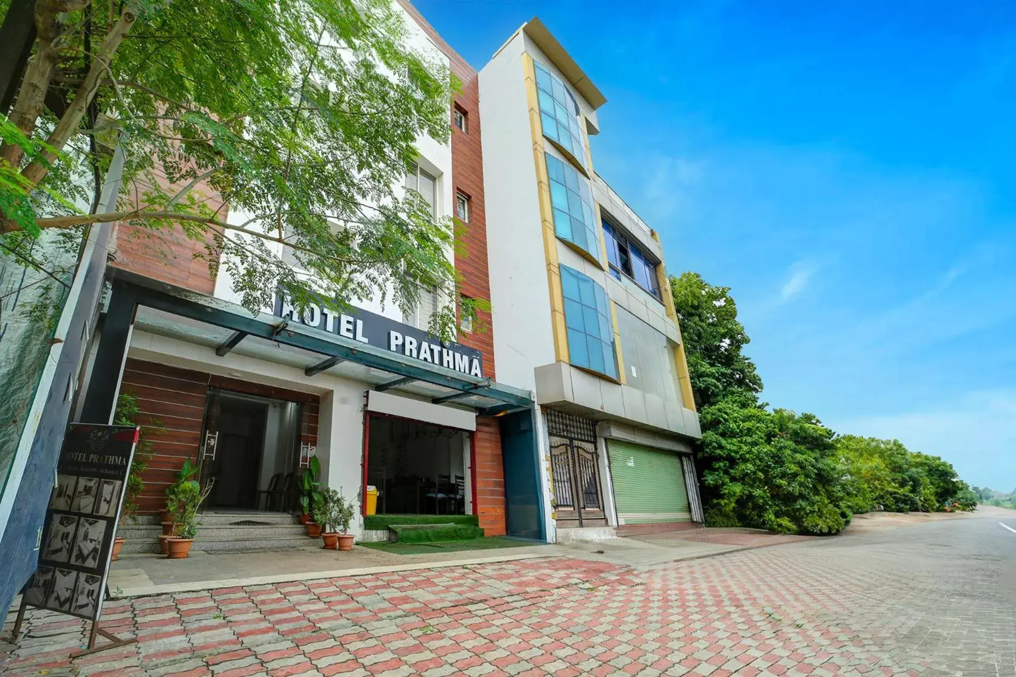 Property building in Via Prathma Property building in Via Prathma