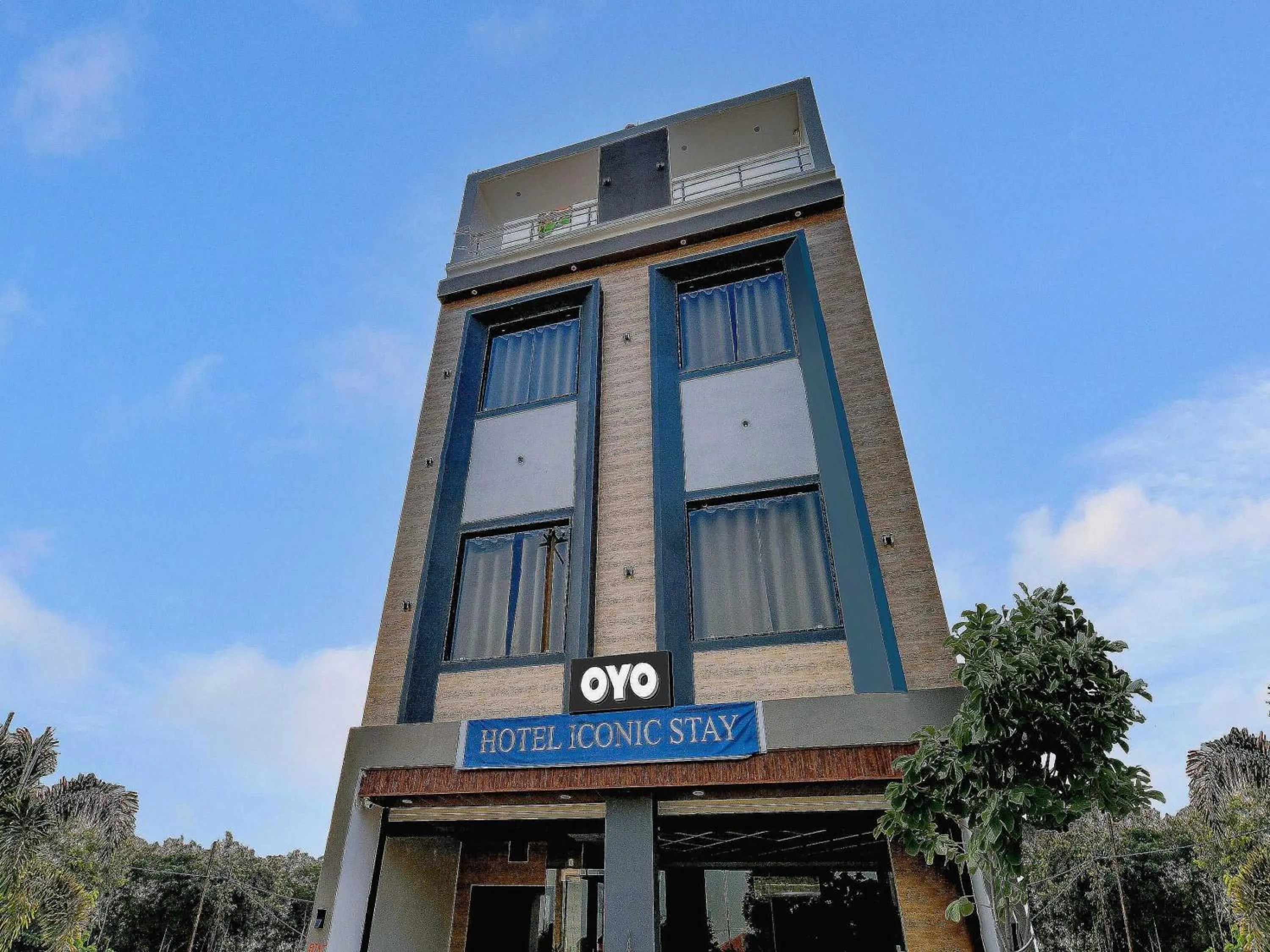 Facade/entrance in Hotel O Iconic Stay