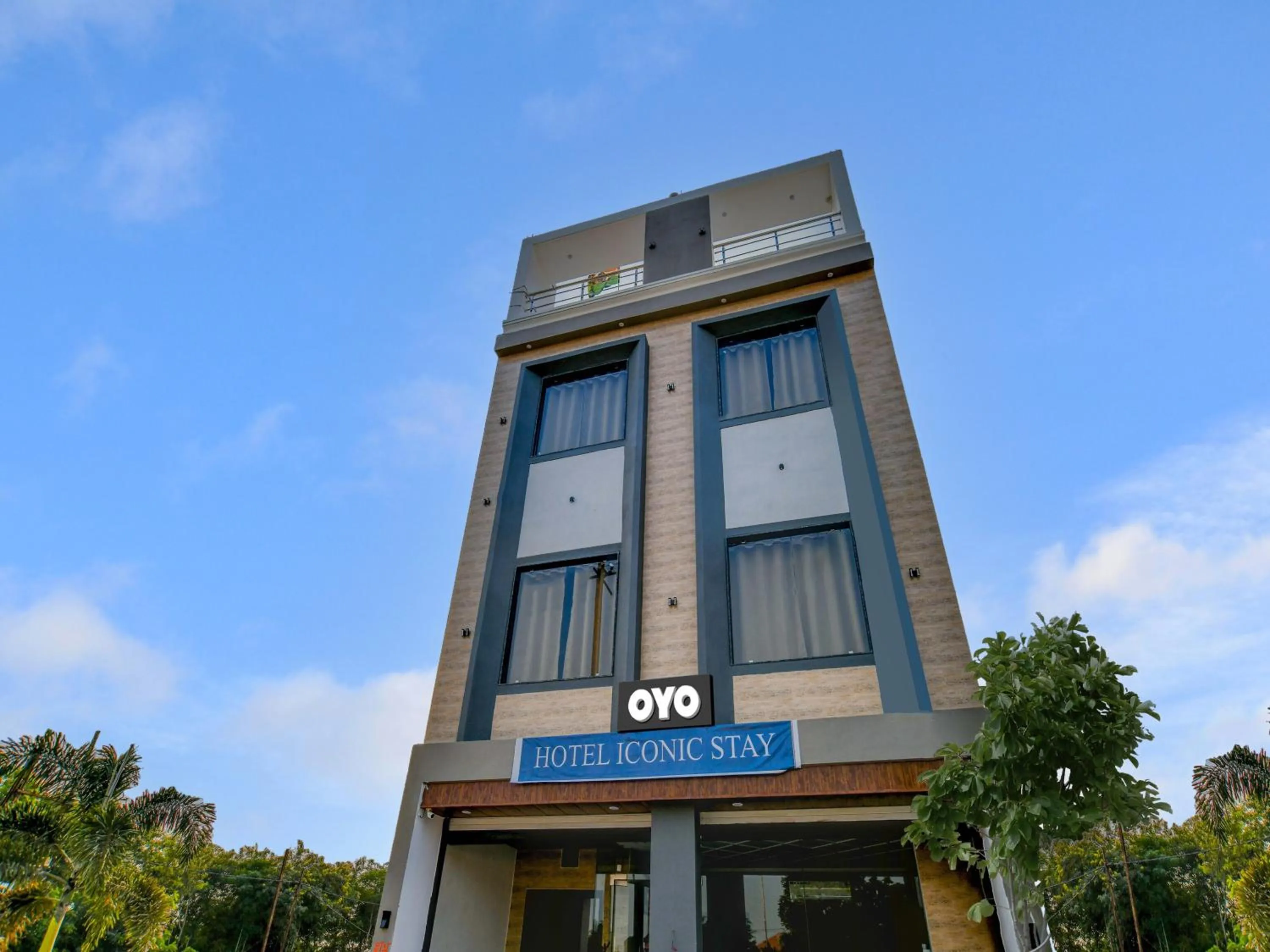 Facade/entrance in Hotel O Iconic Stay