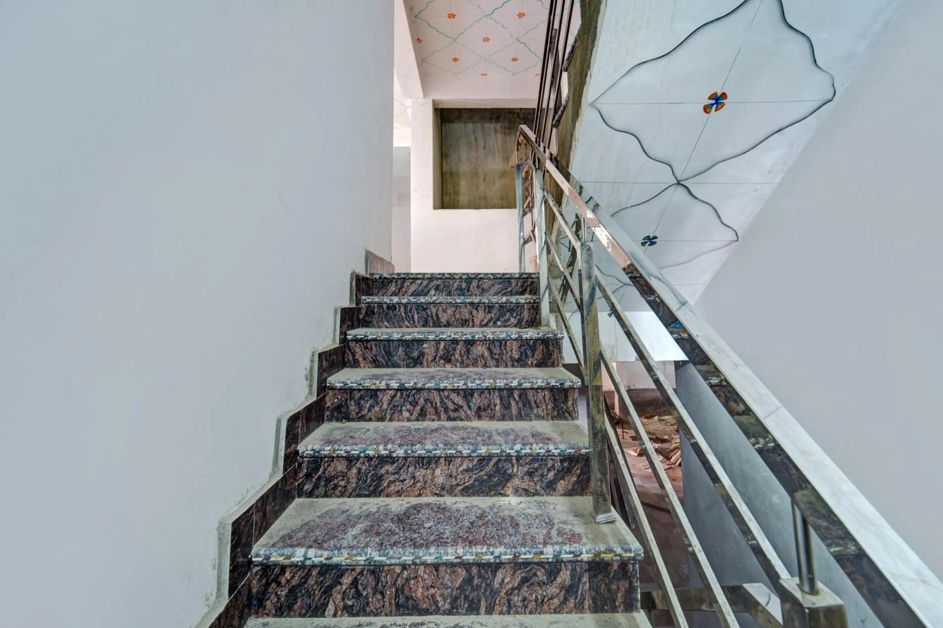 Hotel O S Square Guest House