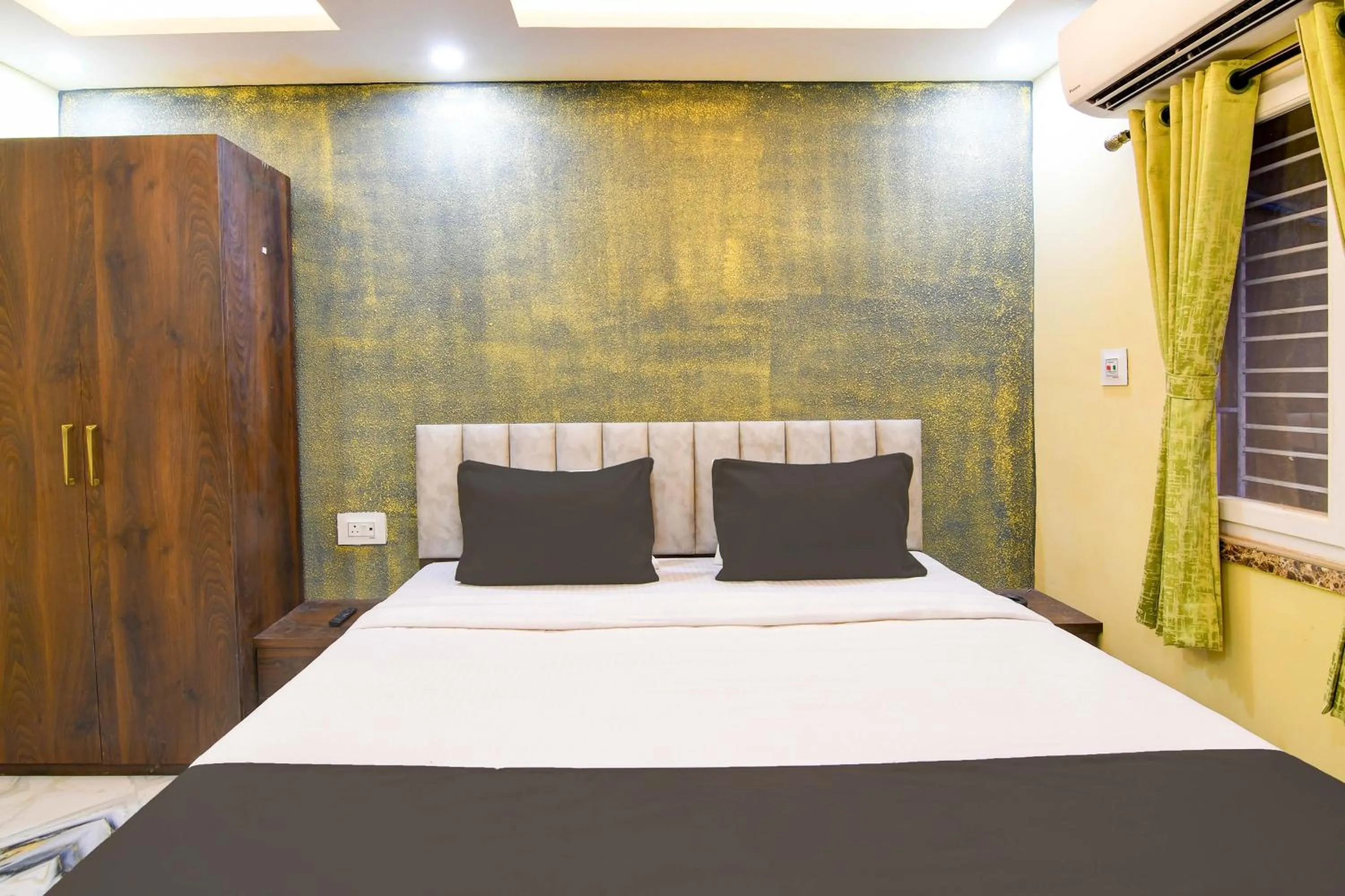 Bedroom, Bed in Hotel O The Crown