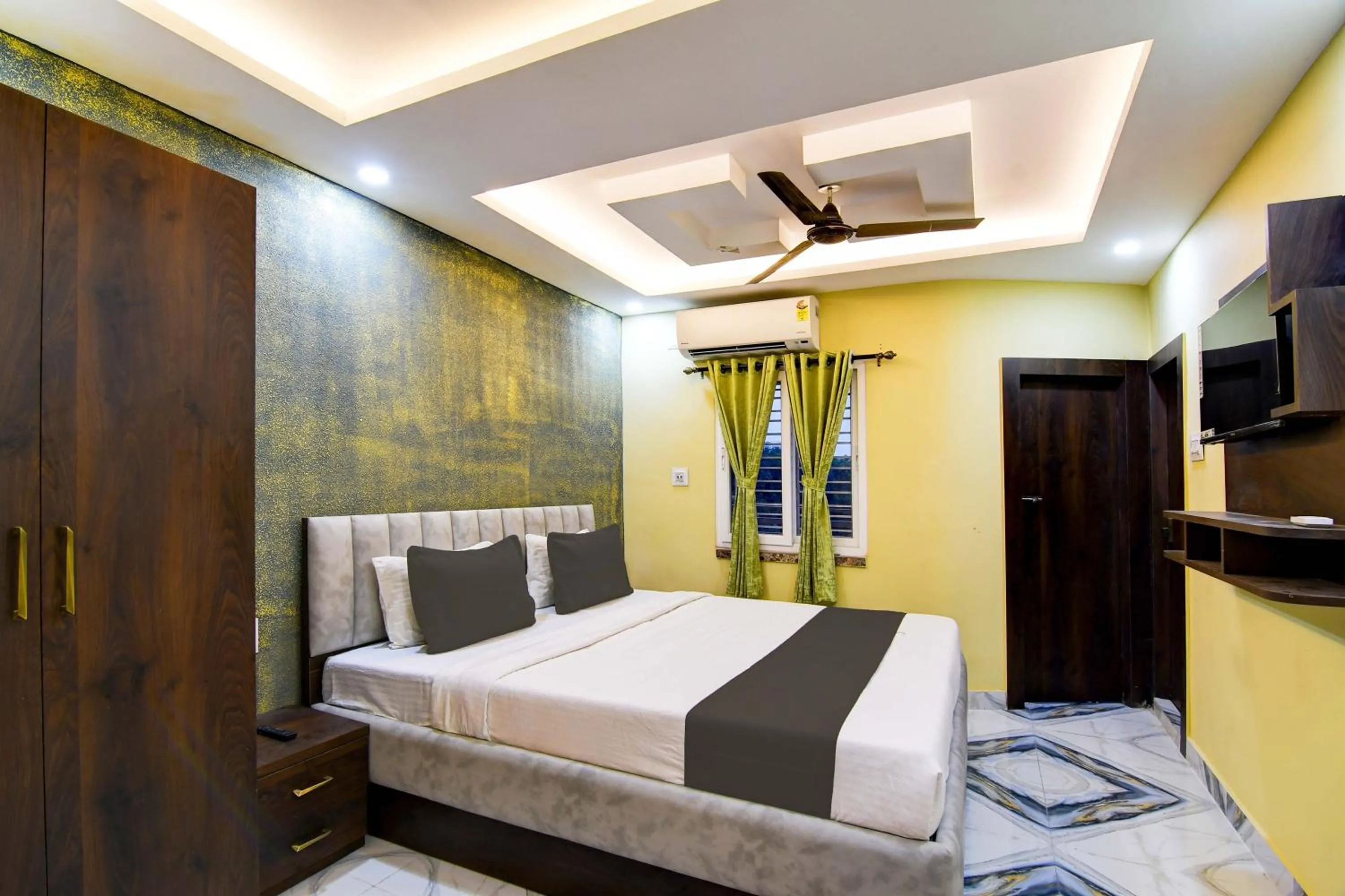 Bedroom, Bed in Hotel O The Crown