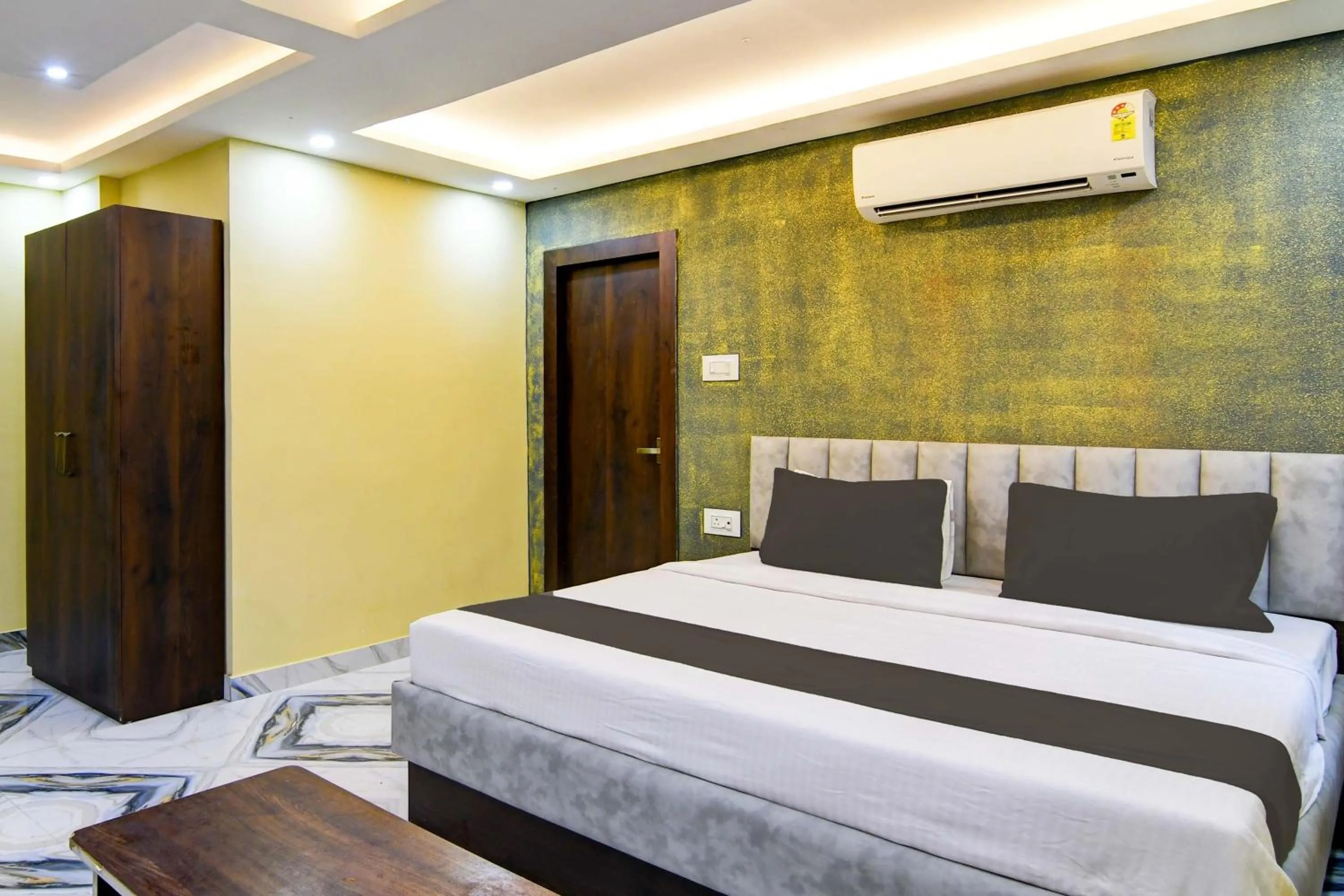 Lobby or reception, Bed in Hotel O The Crown