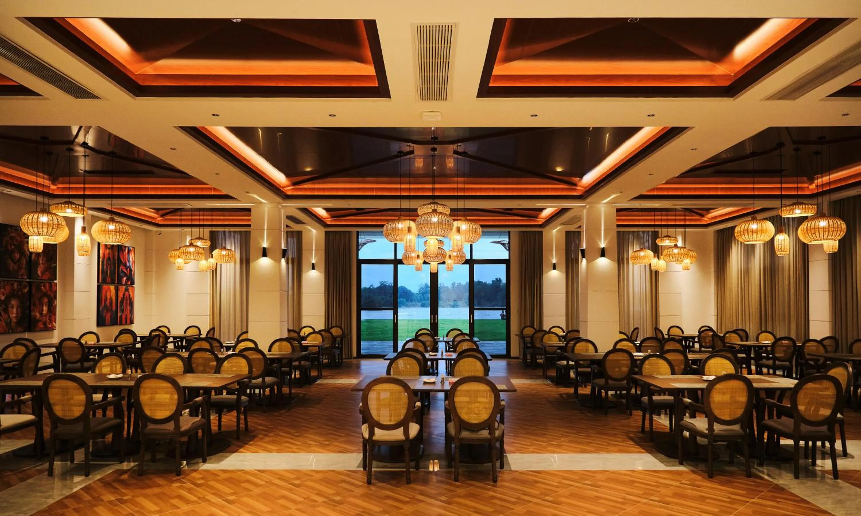 Restaurant/places to eat in MonMonBoutique Hotel