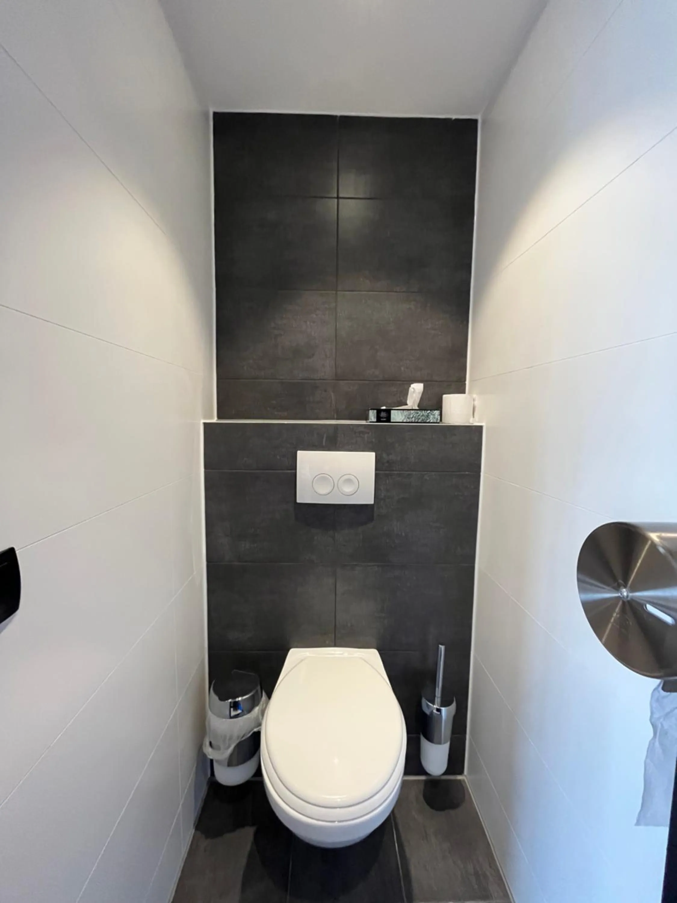 Toilet in Heart of Amsterdam Hostel