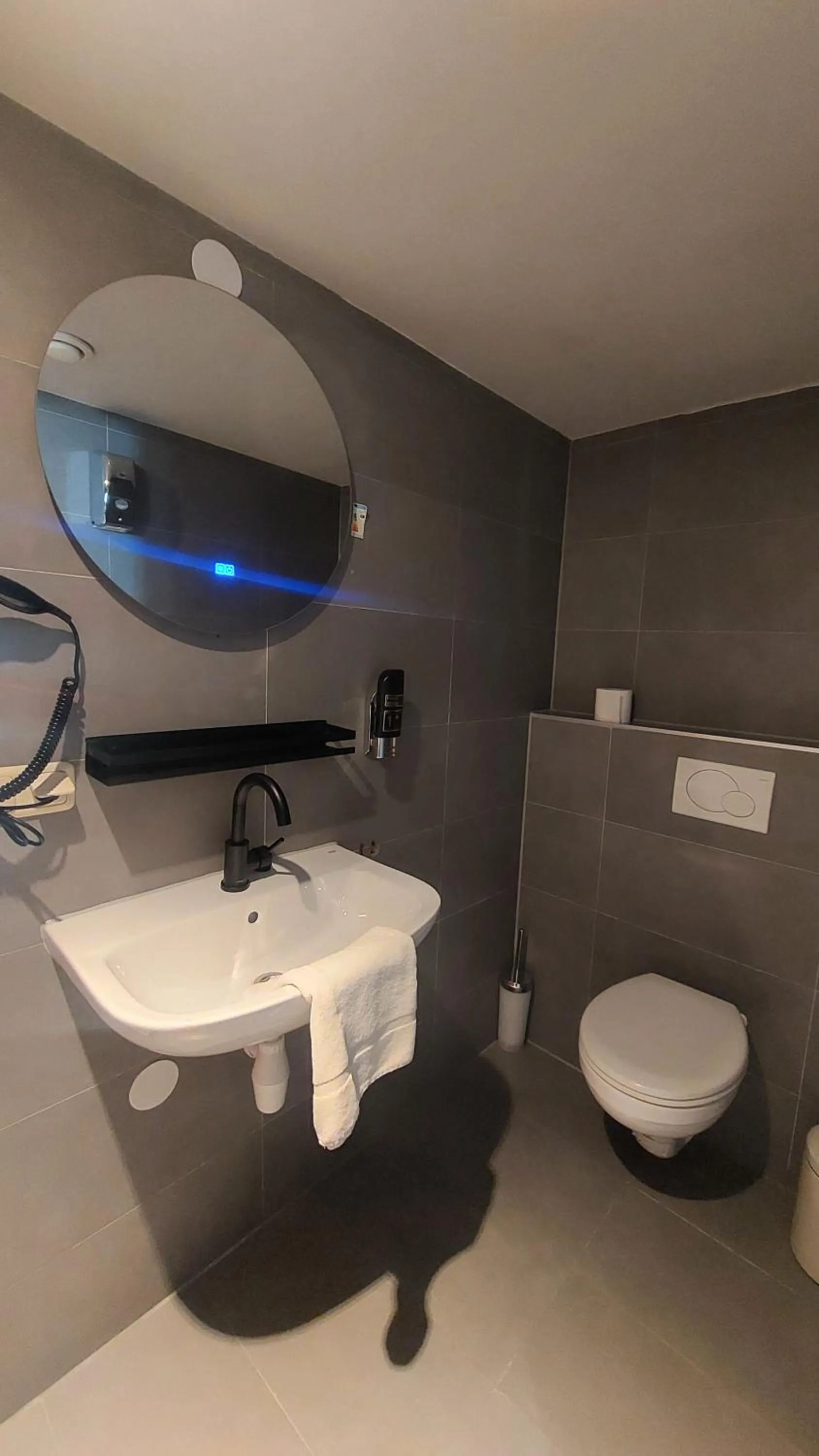 Bathroom in Heart of Amsterdam Hostel