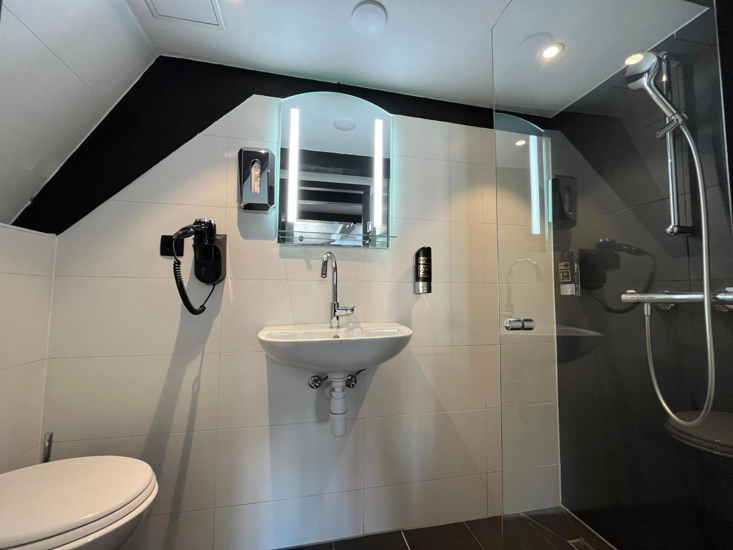 Bathroom in Heart of Amsterdam Hostel