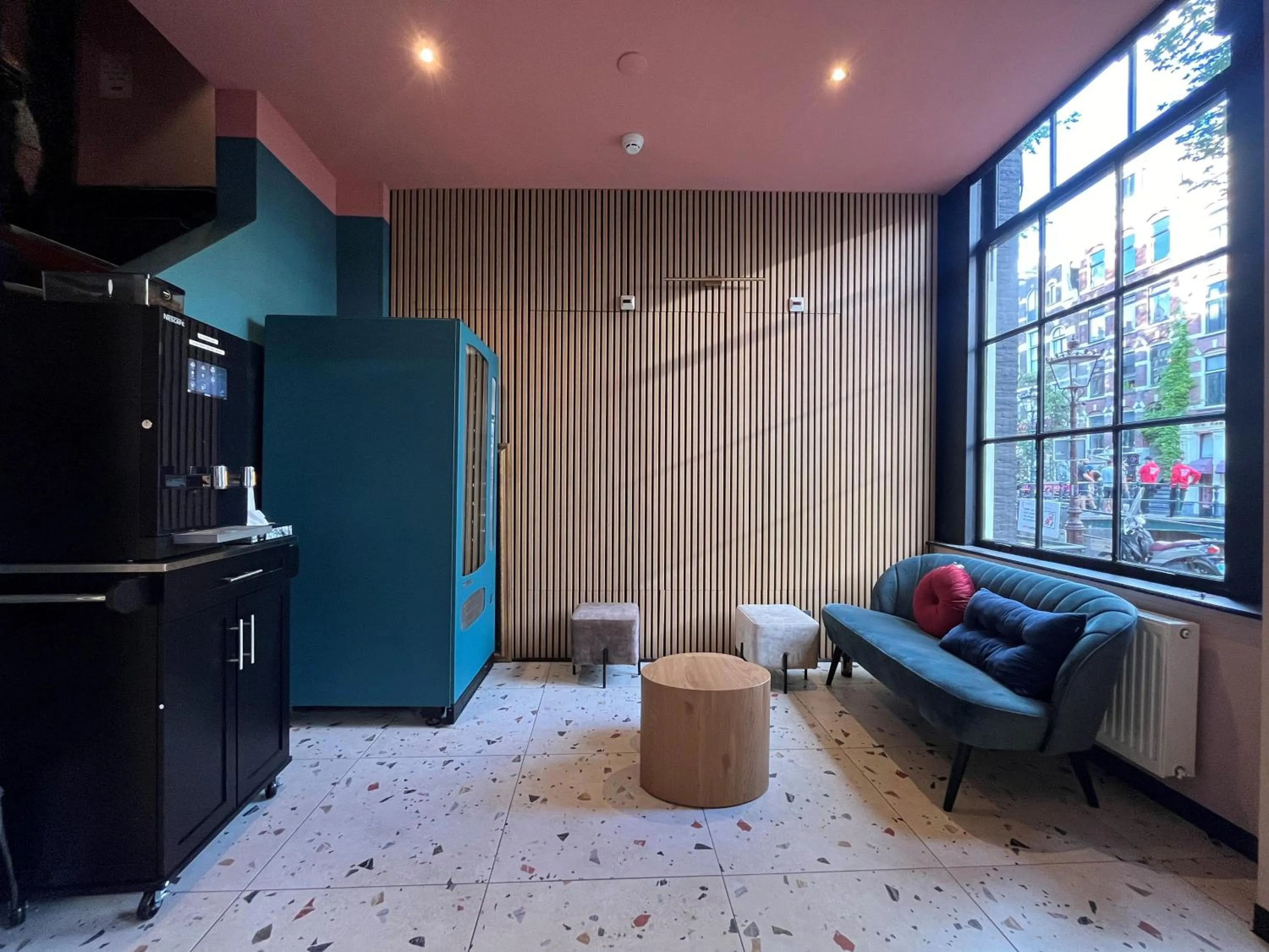 Lobby or reception in Heart of Amsterdam Hostel