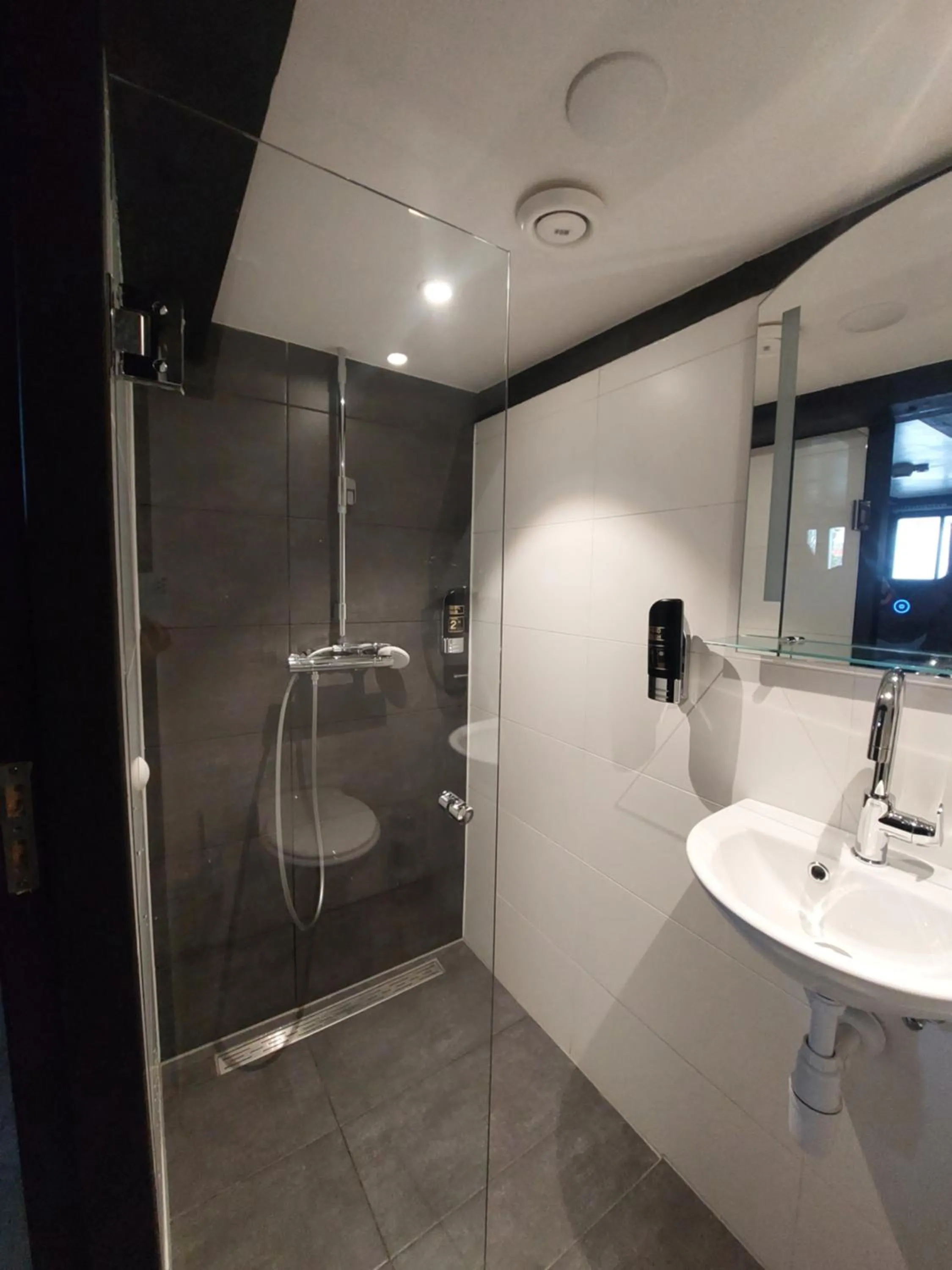 Shower in Heart of Amsterdam Hostel