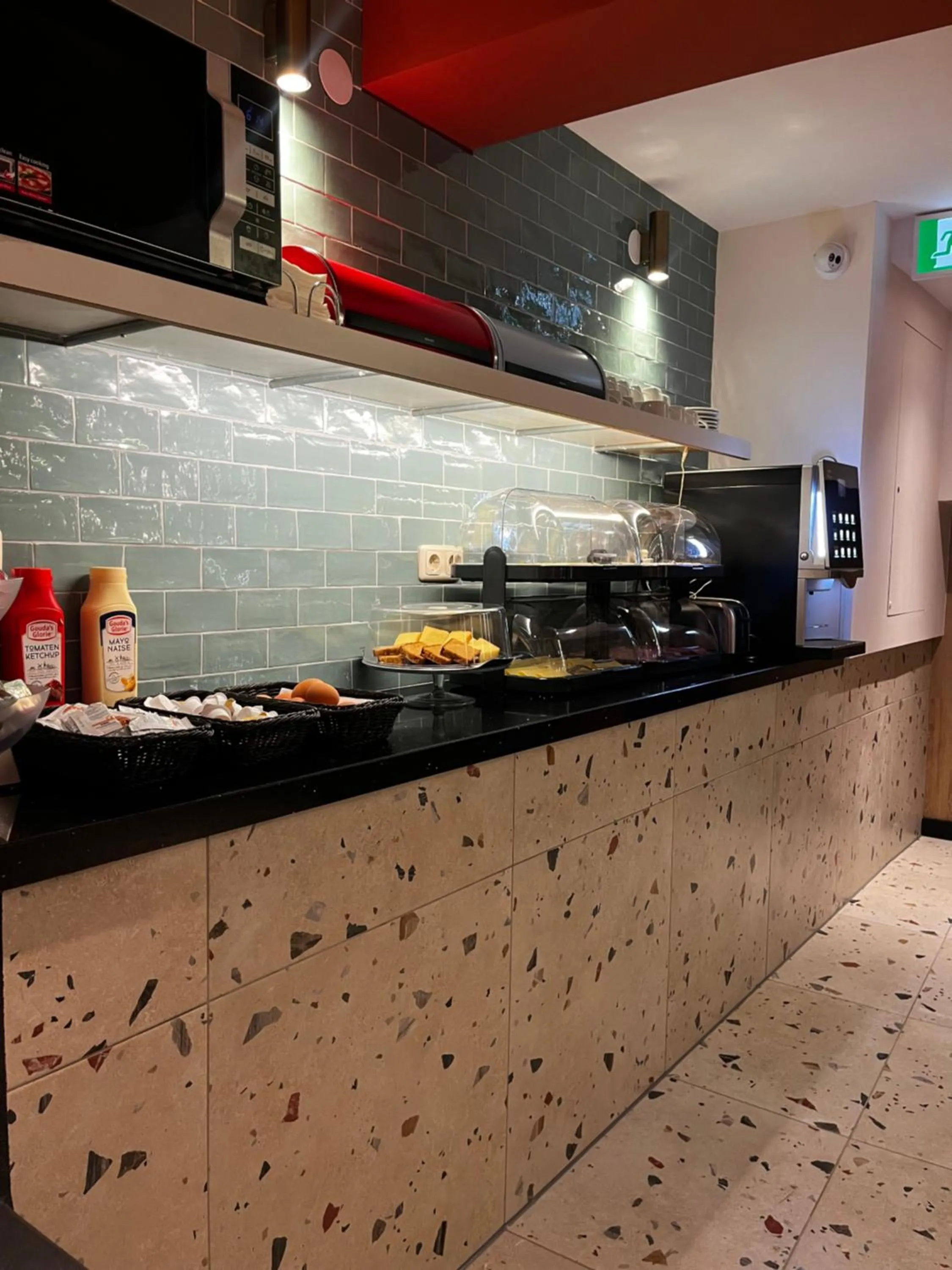 Breakfast in Heart of Amsterdam Hostel