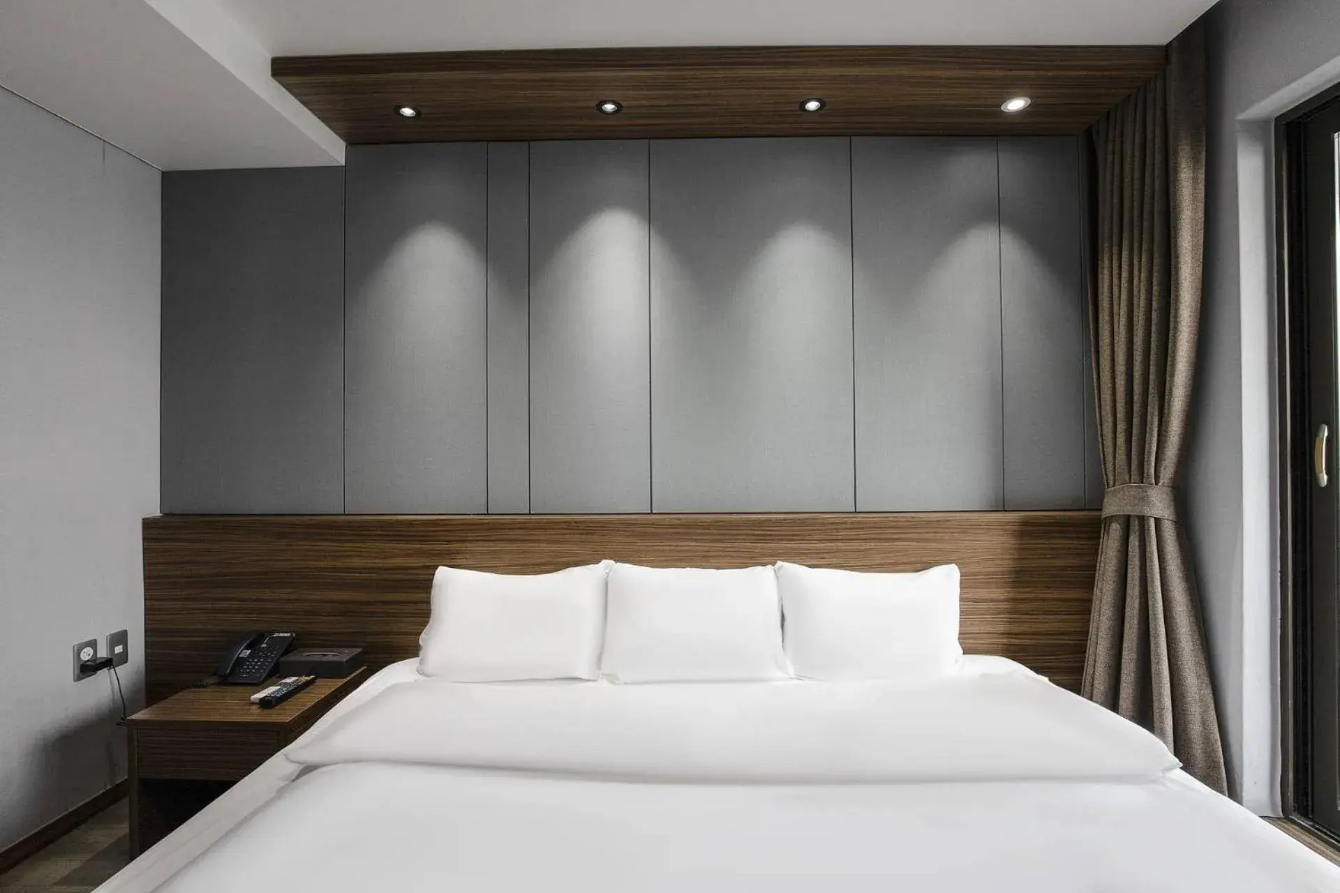 Bed in Western Grace Hotel Incheon Bed in Western Grace Hotel Incheon